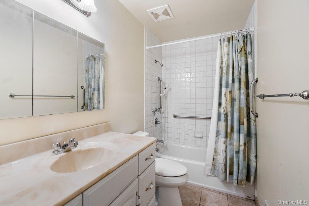 #19 photo, 120 Whalers Cove, Babylon , NY 11702