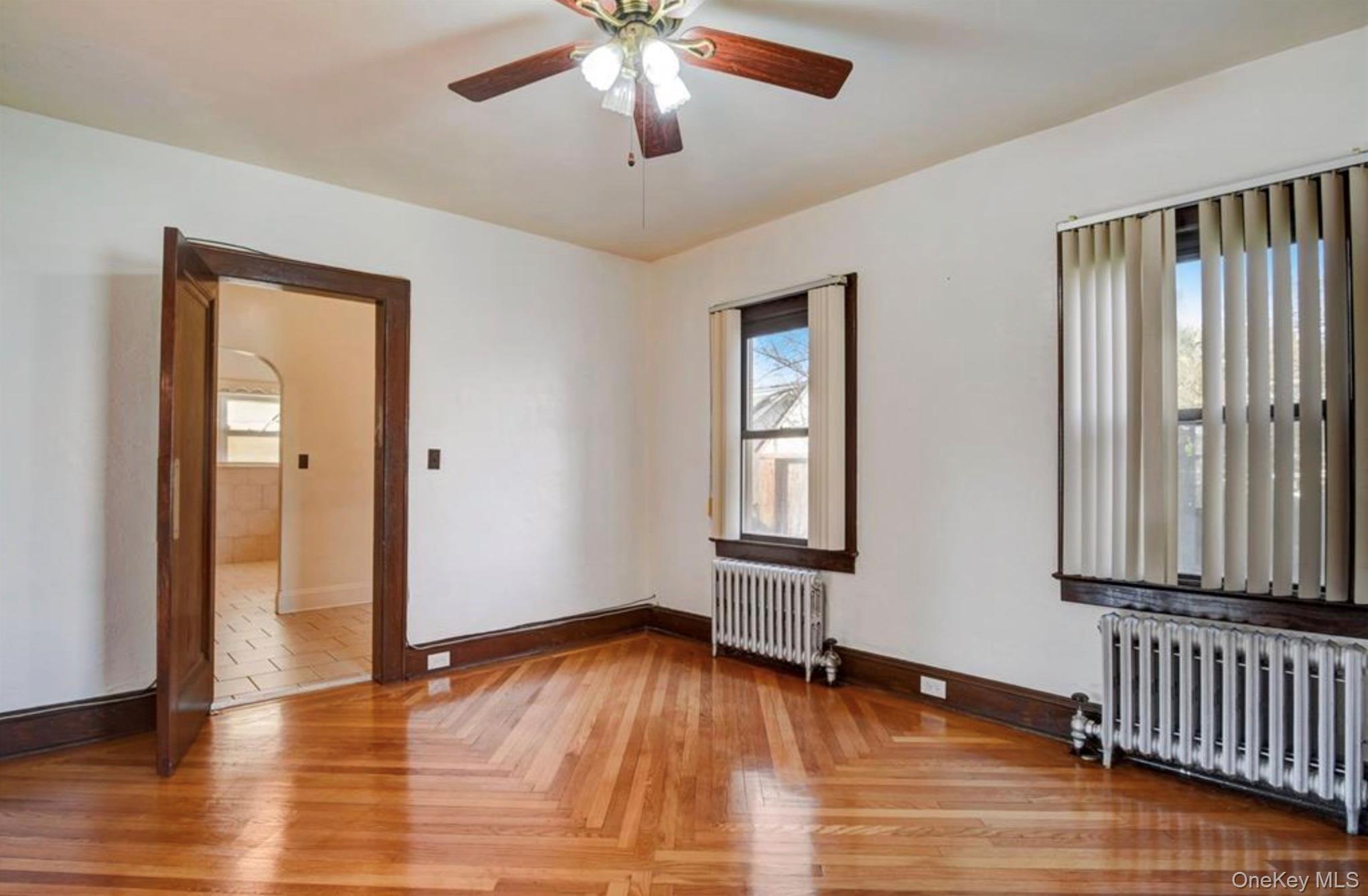 #6 photo, 29 Oak Avenue, Hempstead , NY 11550