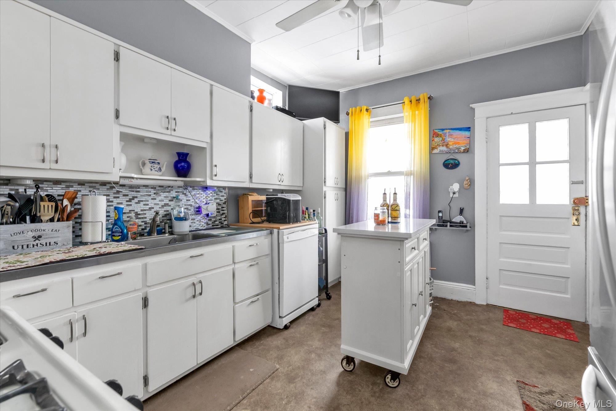 #6 photo, 18 Derby Court, Malverne , NY 11565