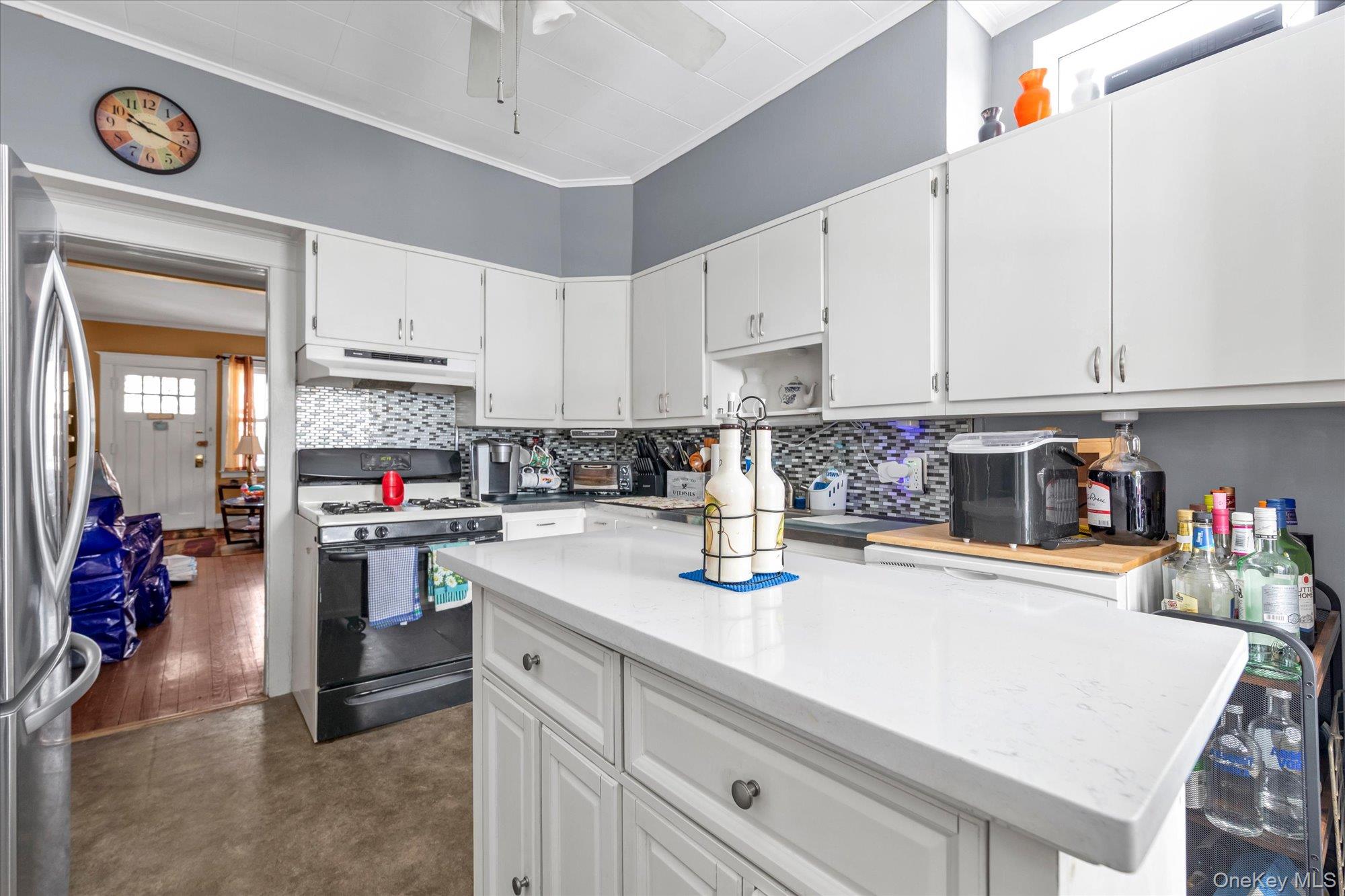 #8 photo, 18 Derby Court, Malverne , NY 11565