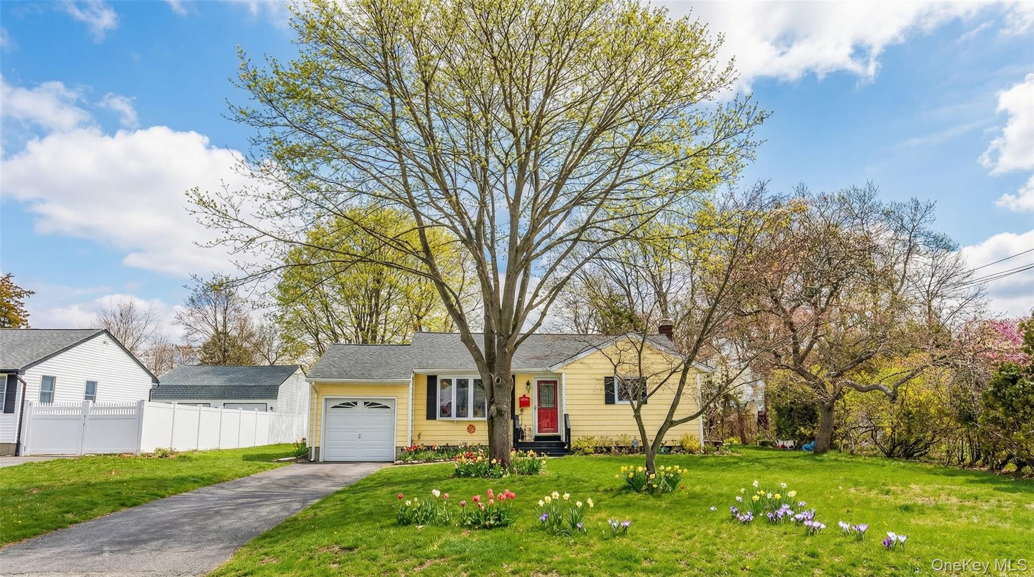 #1 photo, 9 Amherst Road, West Sayville , NY 11796