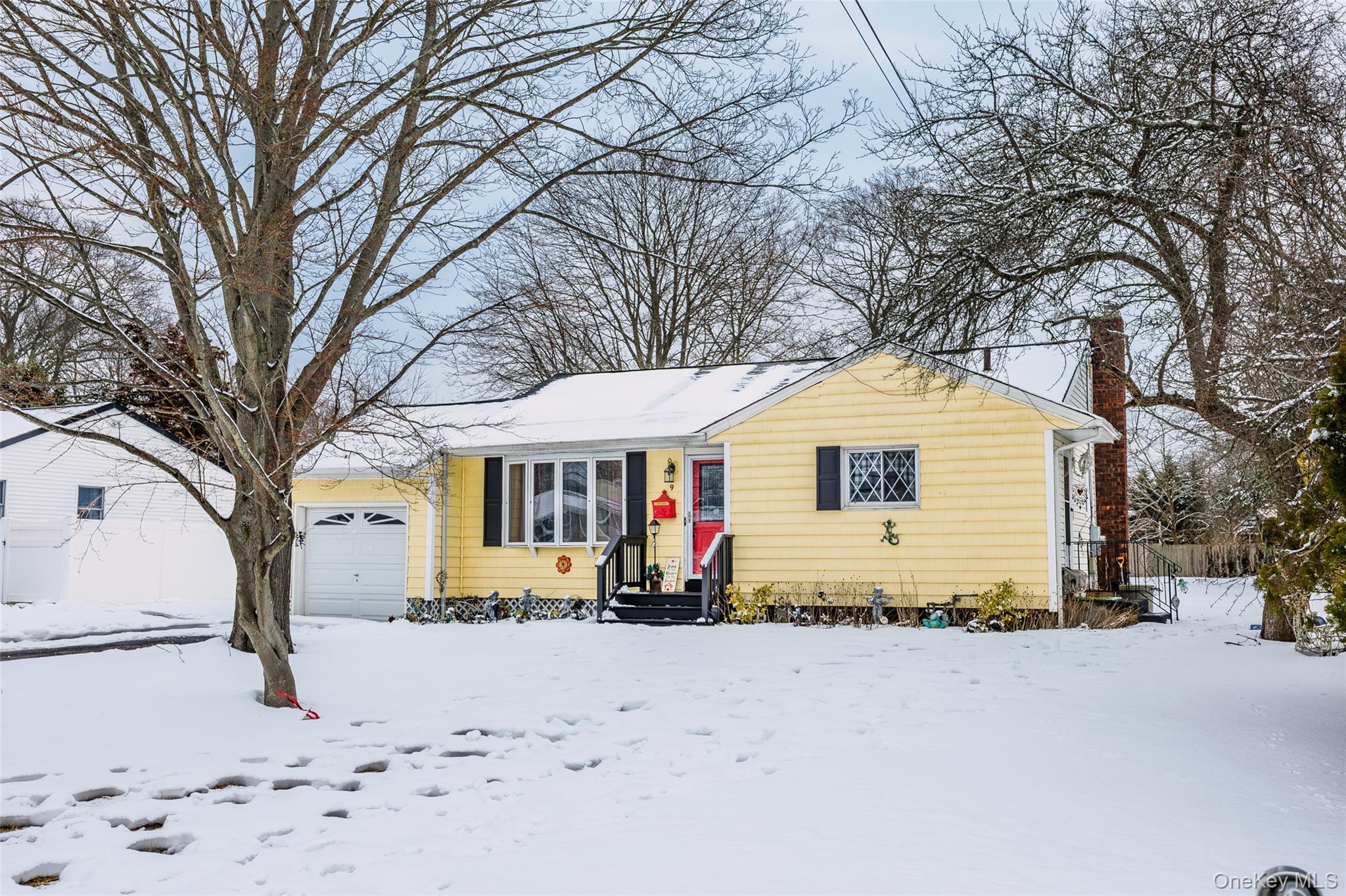 #19 photo, 9 Amherst Road, West Sayville , NY 11796