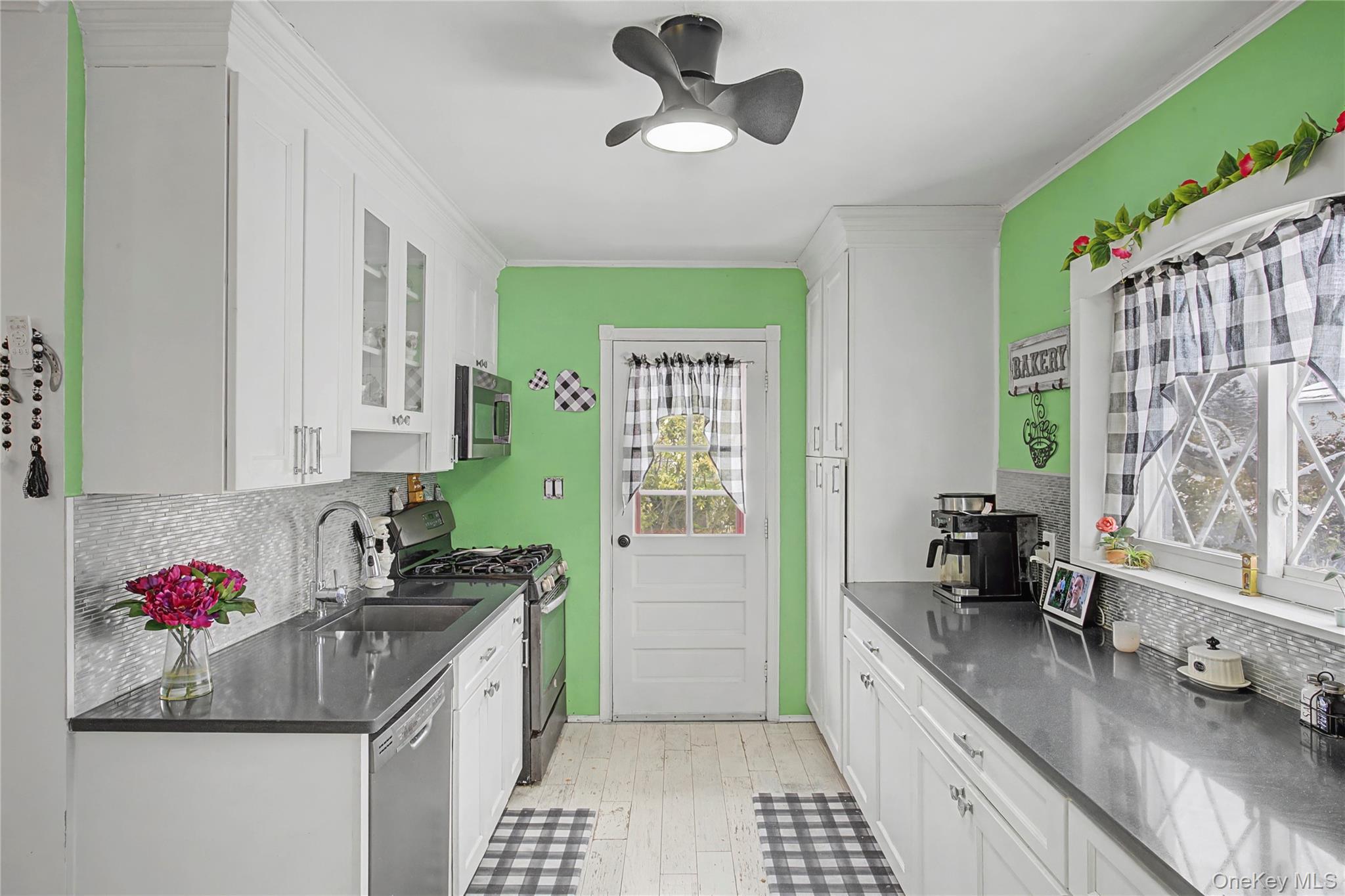 #4 photo, 9 Amherst Road, West Sayville , NY 11796