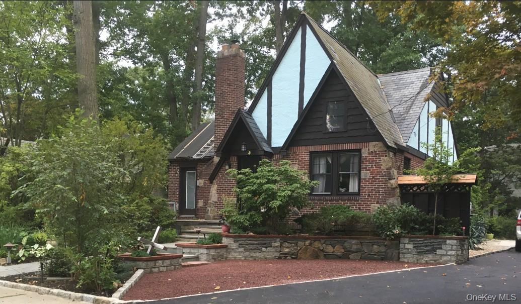 #1 photo, 3 Crestwood Place, Great Neck , NY 11024