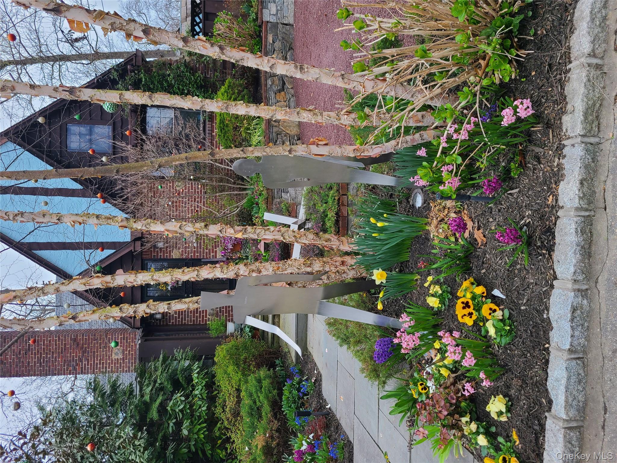 #2 photo, 3 Crestwood Place, Great Neck , NY 11024