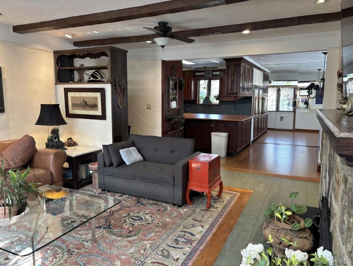 #5 photo, 3 Crestwood Place, Great Neck , NY 11024