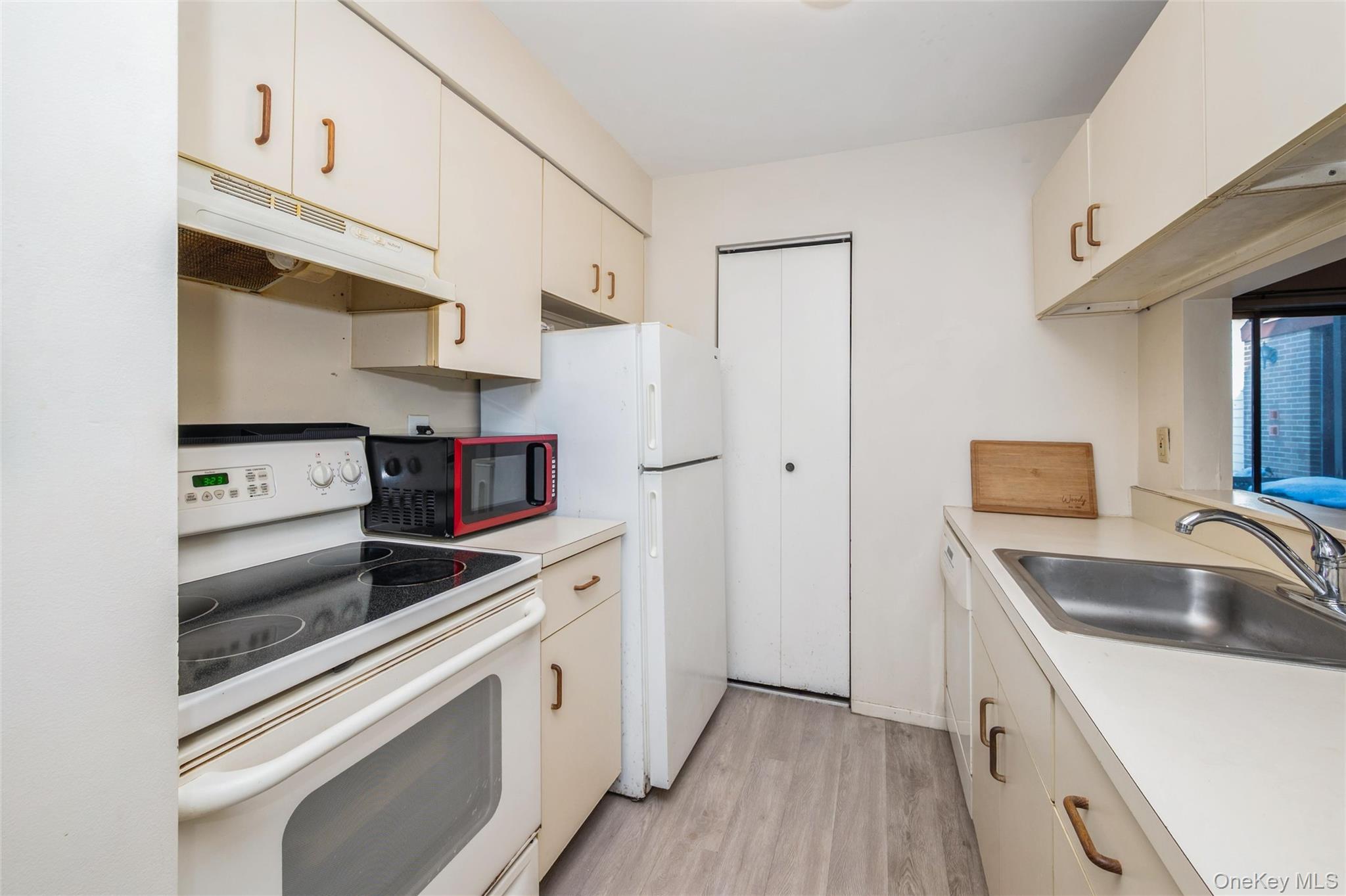 #10 photo, 615 Broadway, Amityville , NY 11701