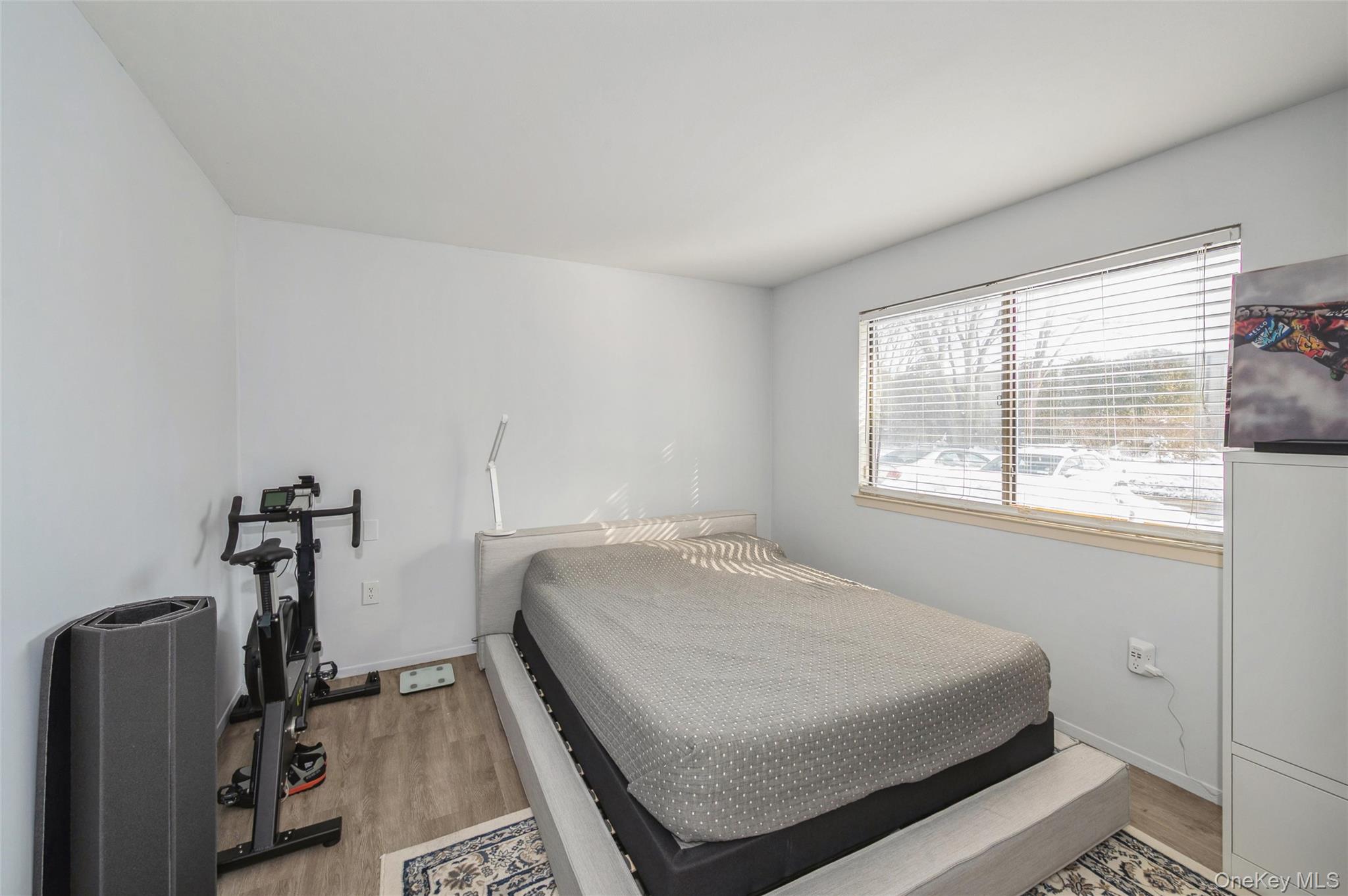 #11 photo, 615 Broadway, Amityville , NY 11701