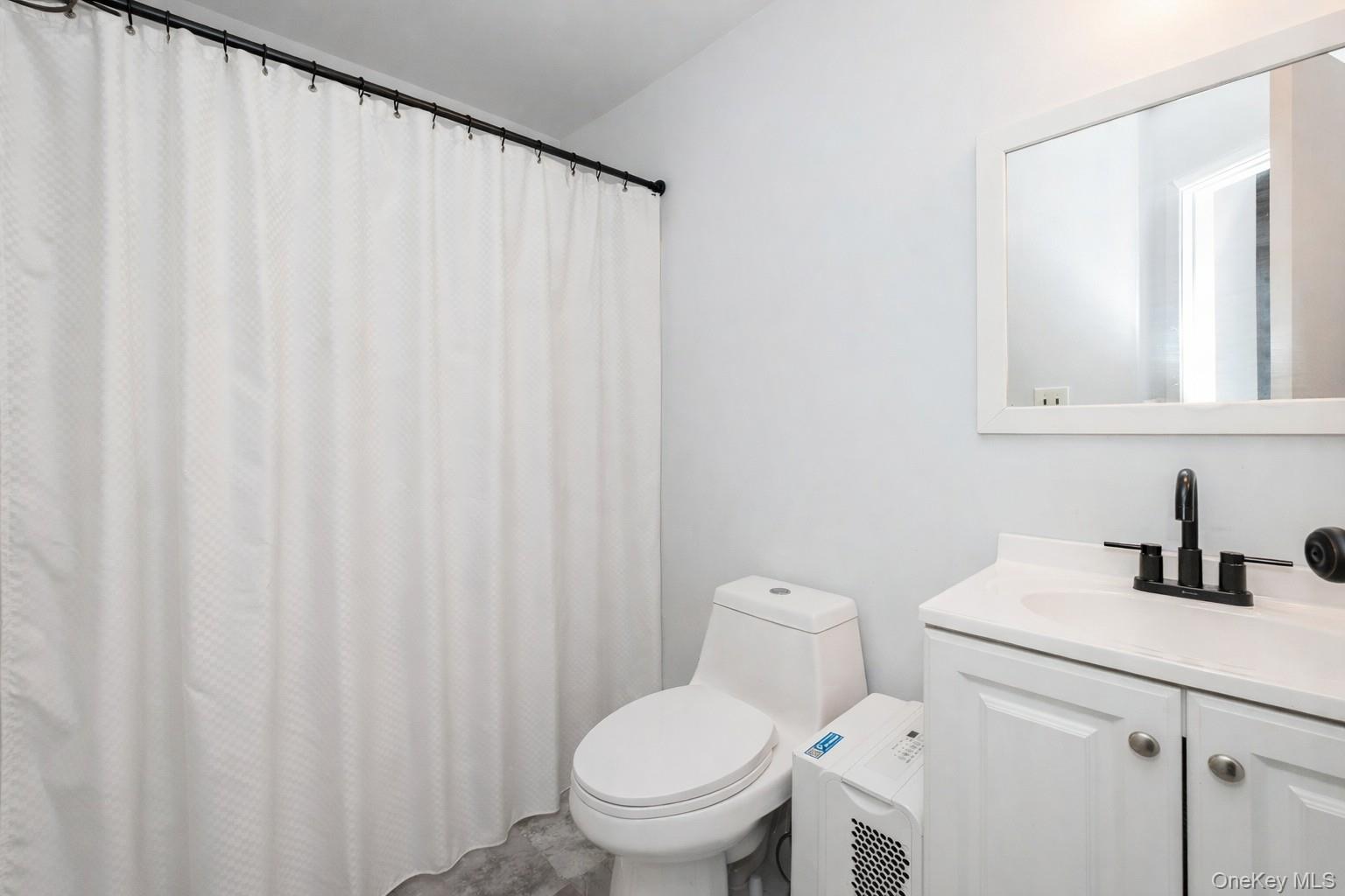 #14 photo, 615 Broadway, Amityville , NY 11701