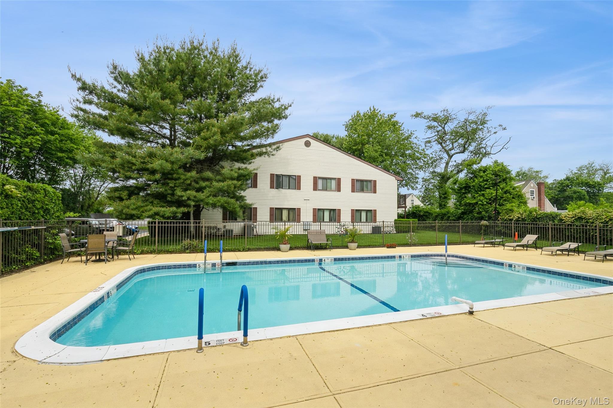 #17 photo, 615 Broadway, Amityville , NY 11701