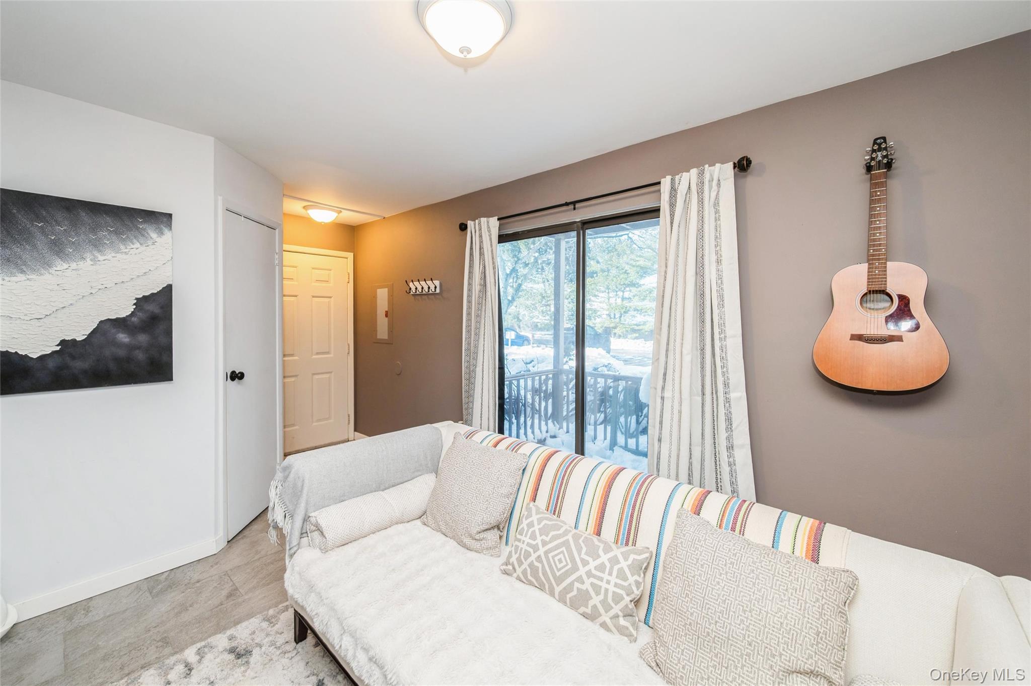 #4 photo, 615 Broadway, Amityville , NY 11701