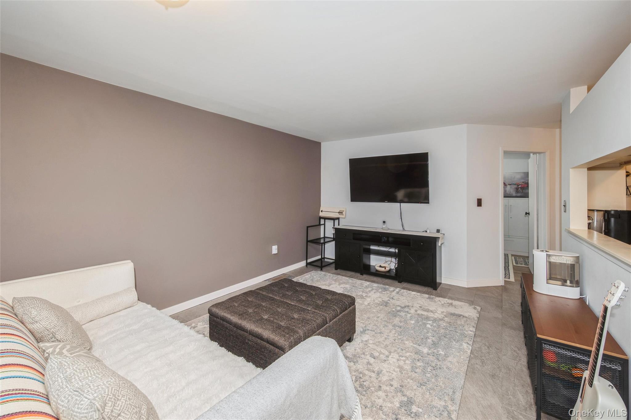 #5 photo, 615 Broadway, Amityville , NY 11701