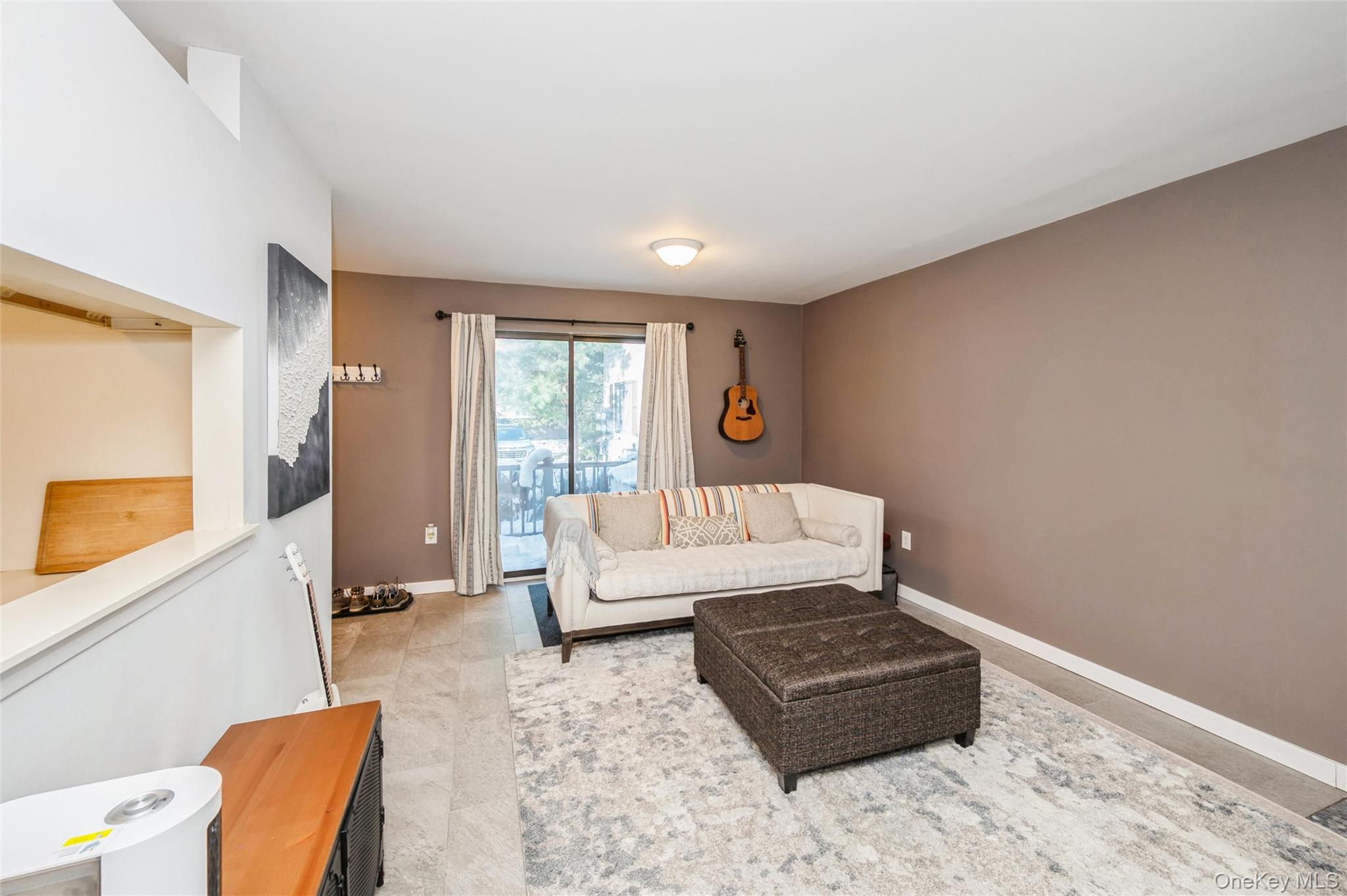 #7 photo, 615 Broadway, Amityville , NY 11701