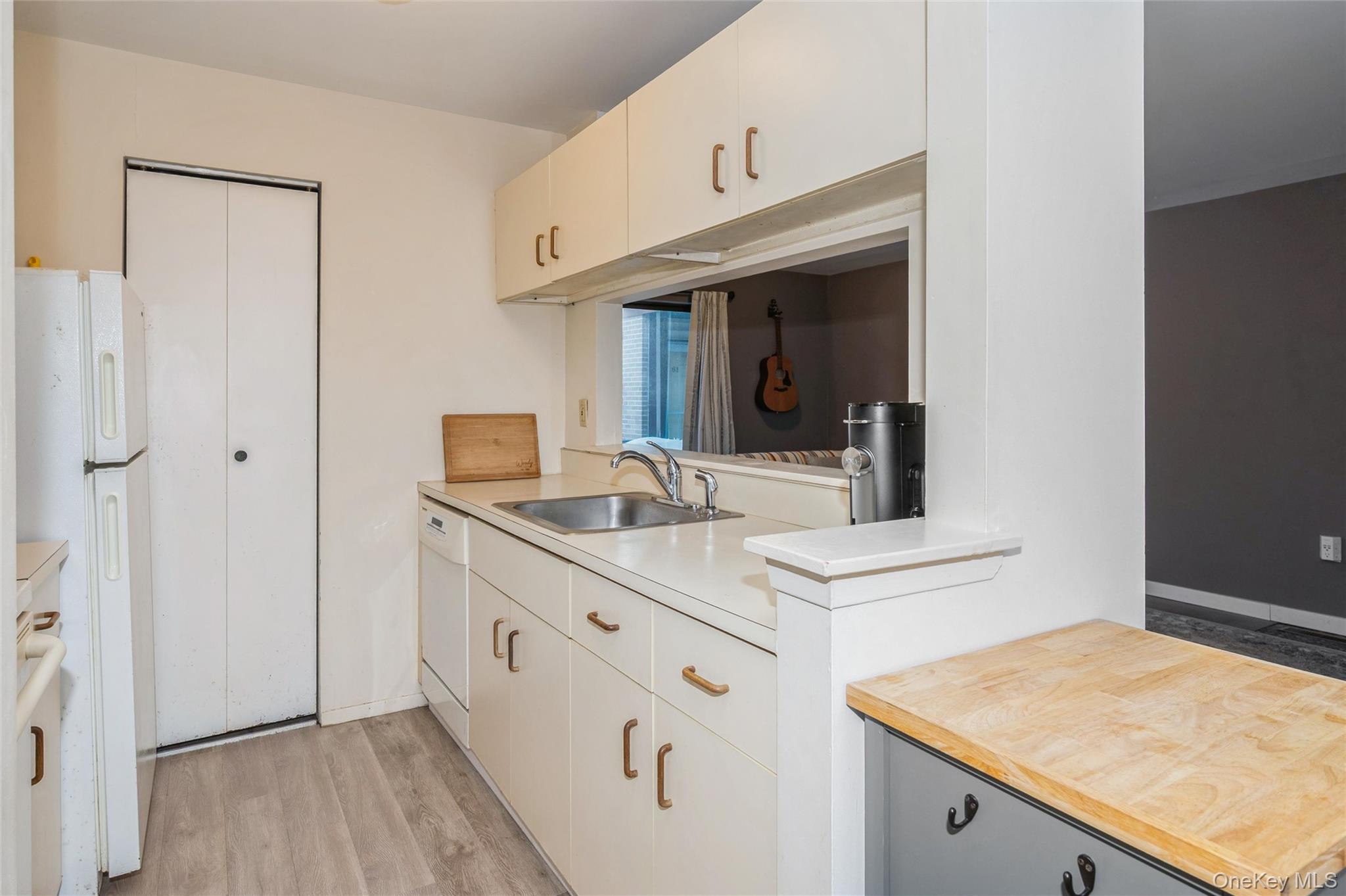 #9 photo, 615 Broadway, Amityville , NY 11701