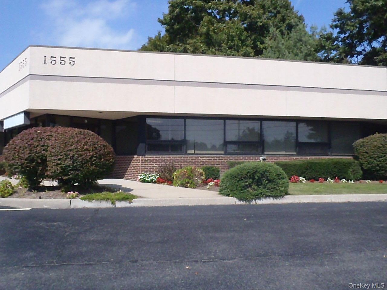 #1 photo, 1555 Sunrise Highway, Bay Shore , NY 11706