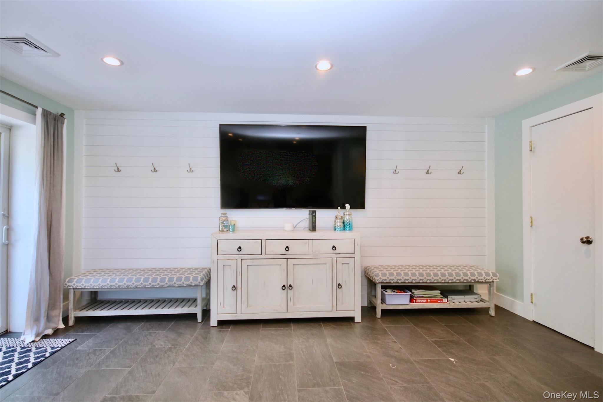 #19 photo, 28 Old Trail Road, מחוז סאפוק Water Mill , NY 11976