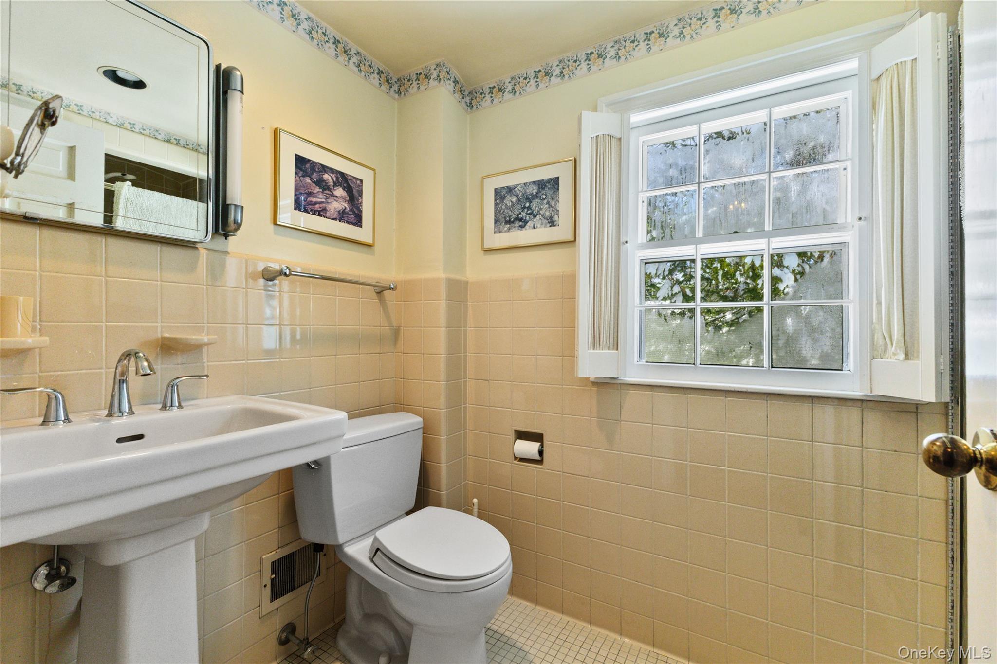 #11 photo, 32 Harrison Drive, Larchmont , NY 10538