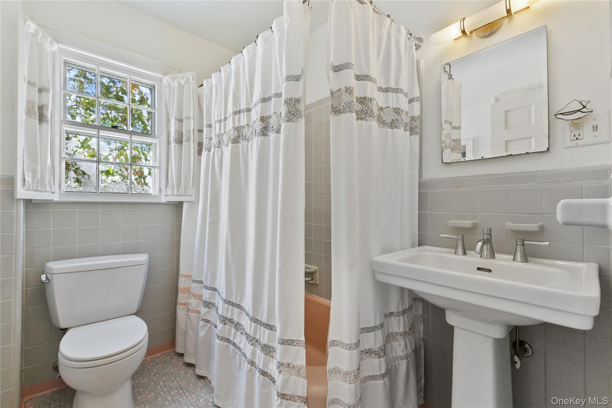 #8 photo, 32 Harrison Drive, Larchmont , NY 10538