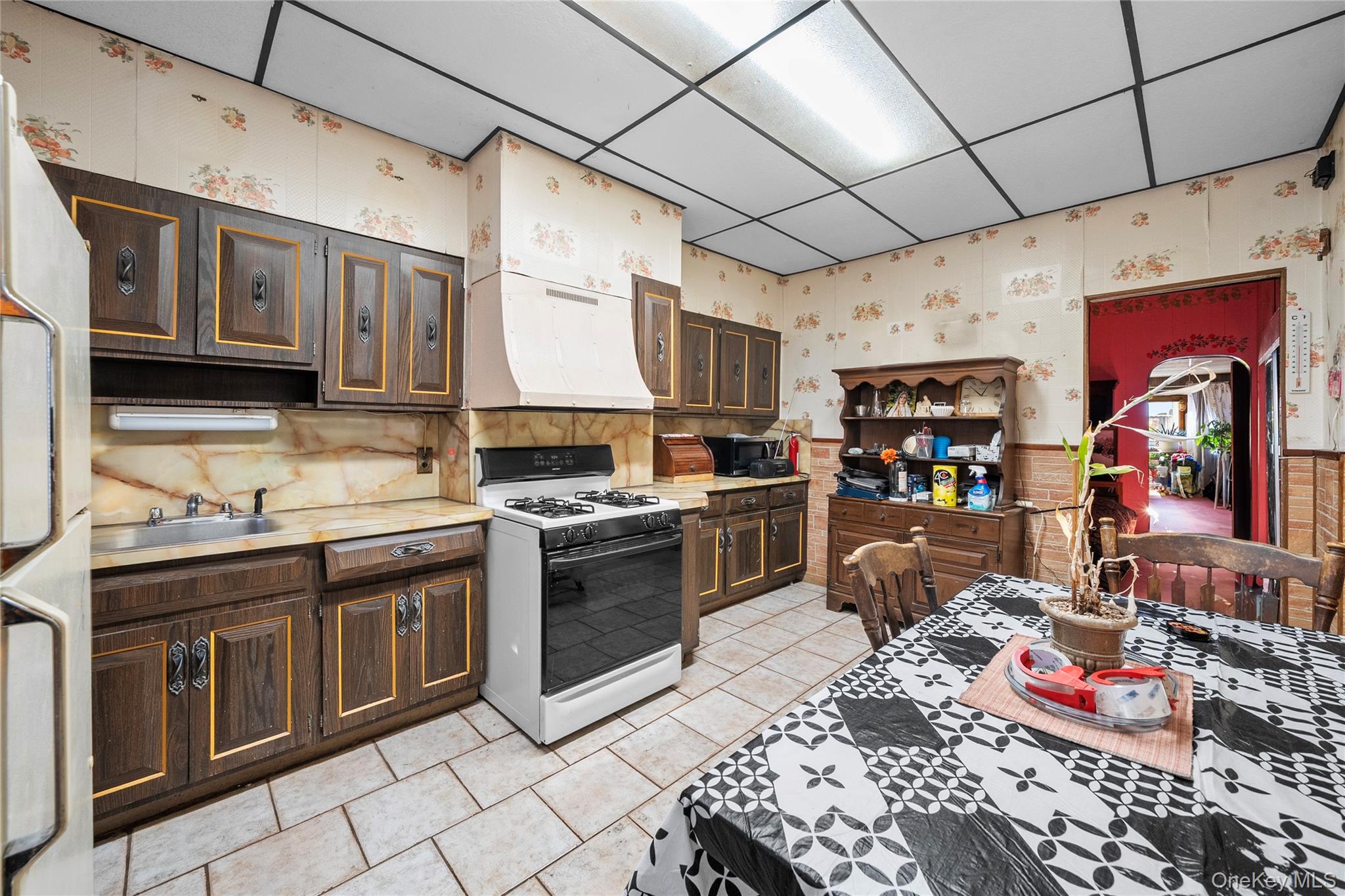 #4 photo, 73-35 71st Place, Glendale , NY 11385