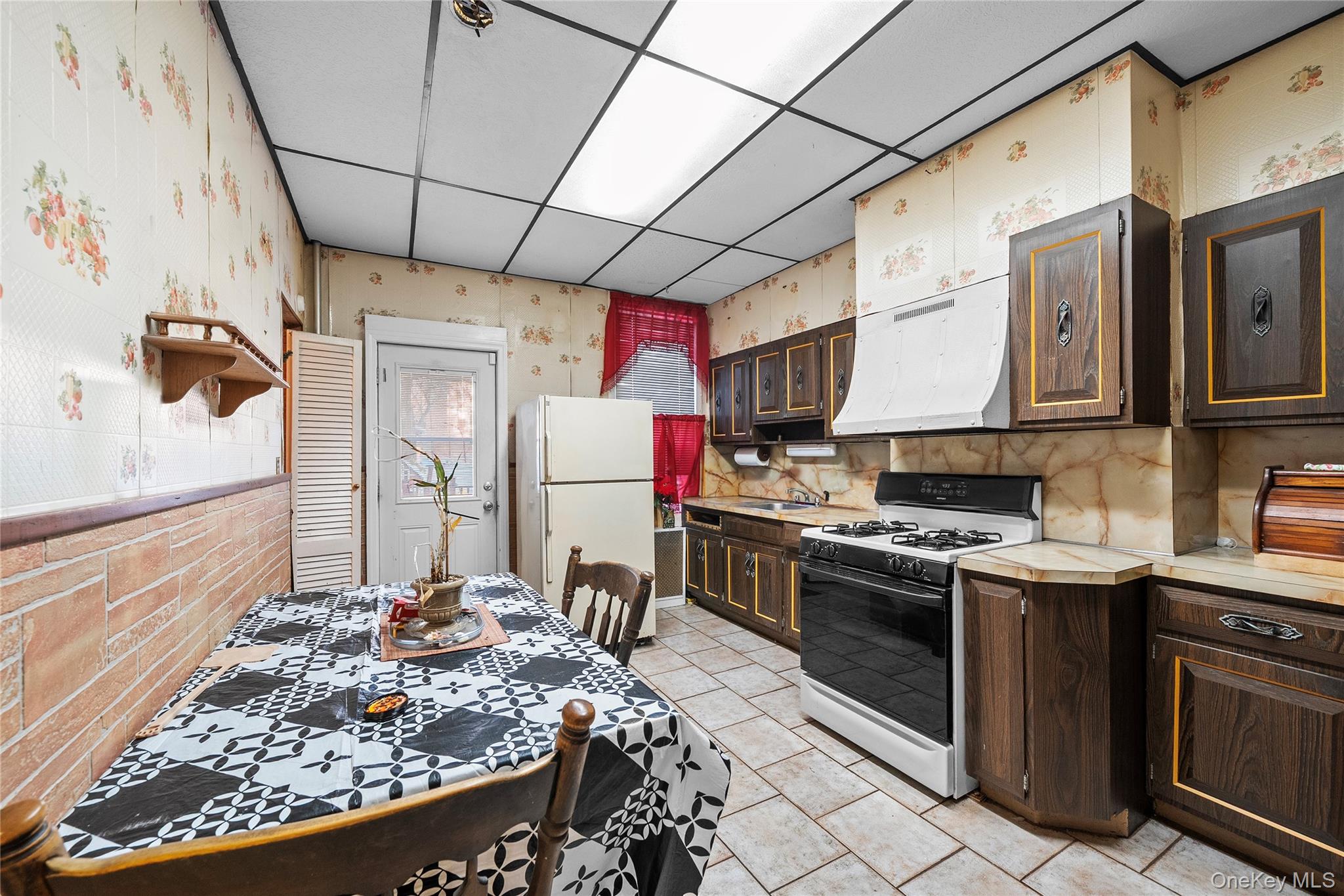 #5 photo, 73-35 71st Place, Glendale , NY 11385