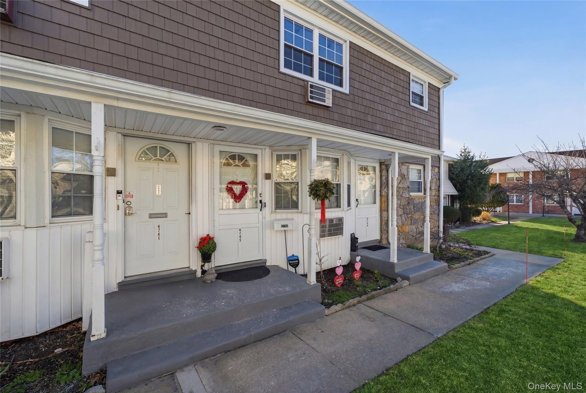 #2 photo, 4743 Wilshire Lane, Oakdale , NY 11769