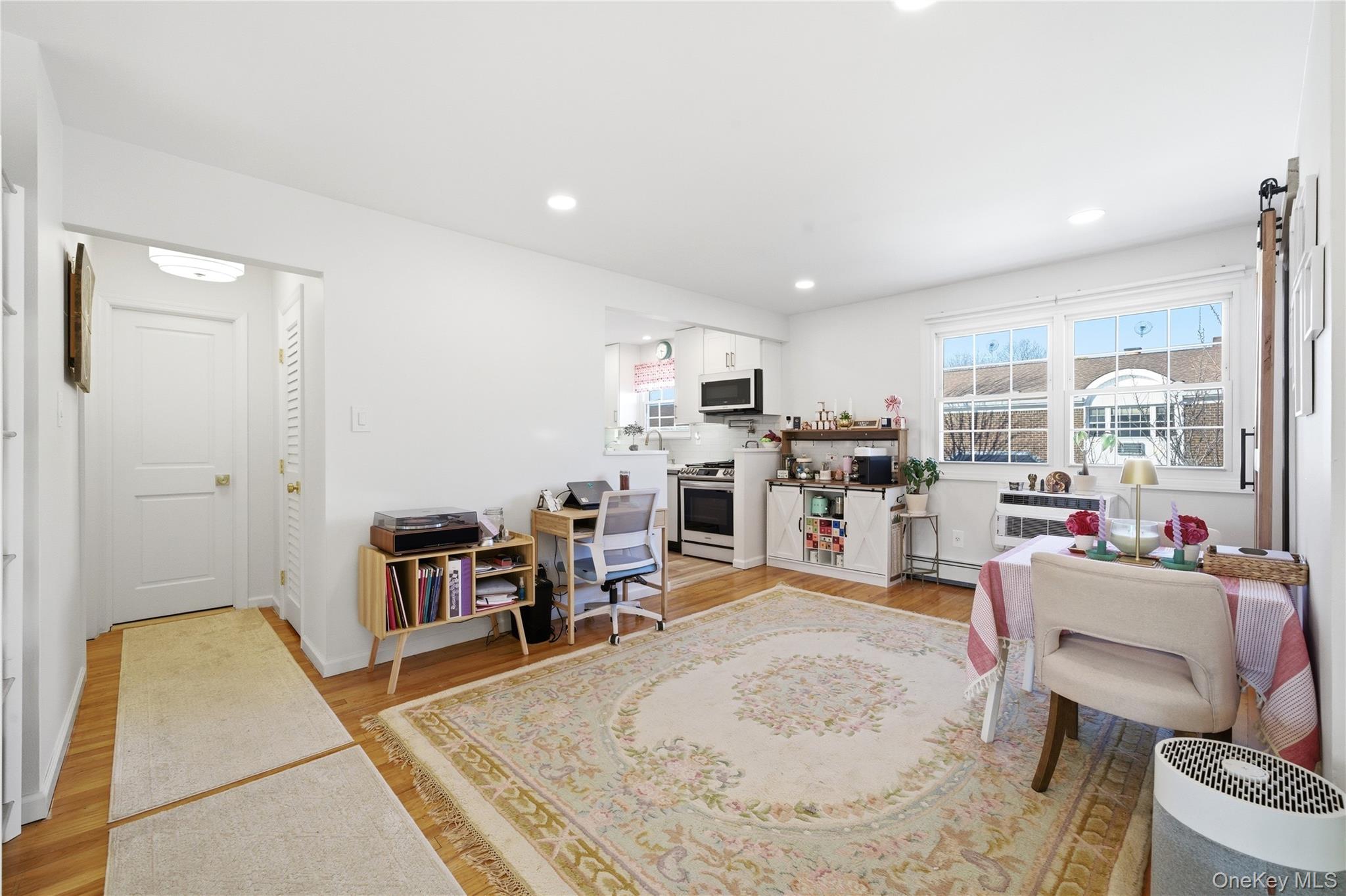 #5 photo, 4743 Wilshire Lane, Oakdale , NY 11769