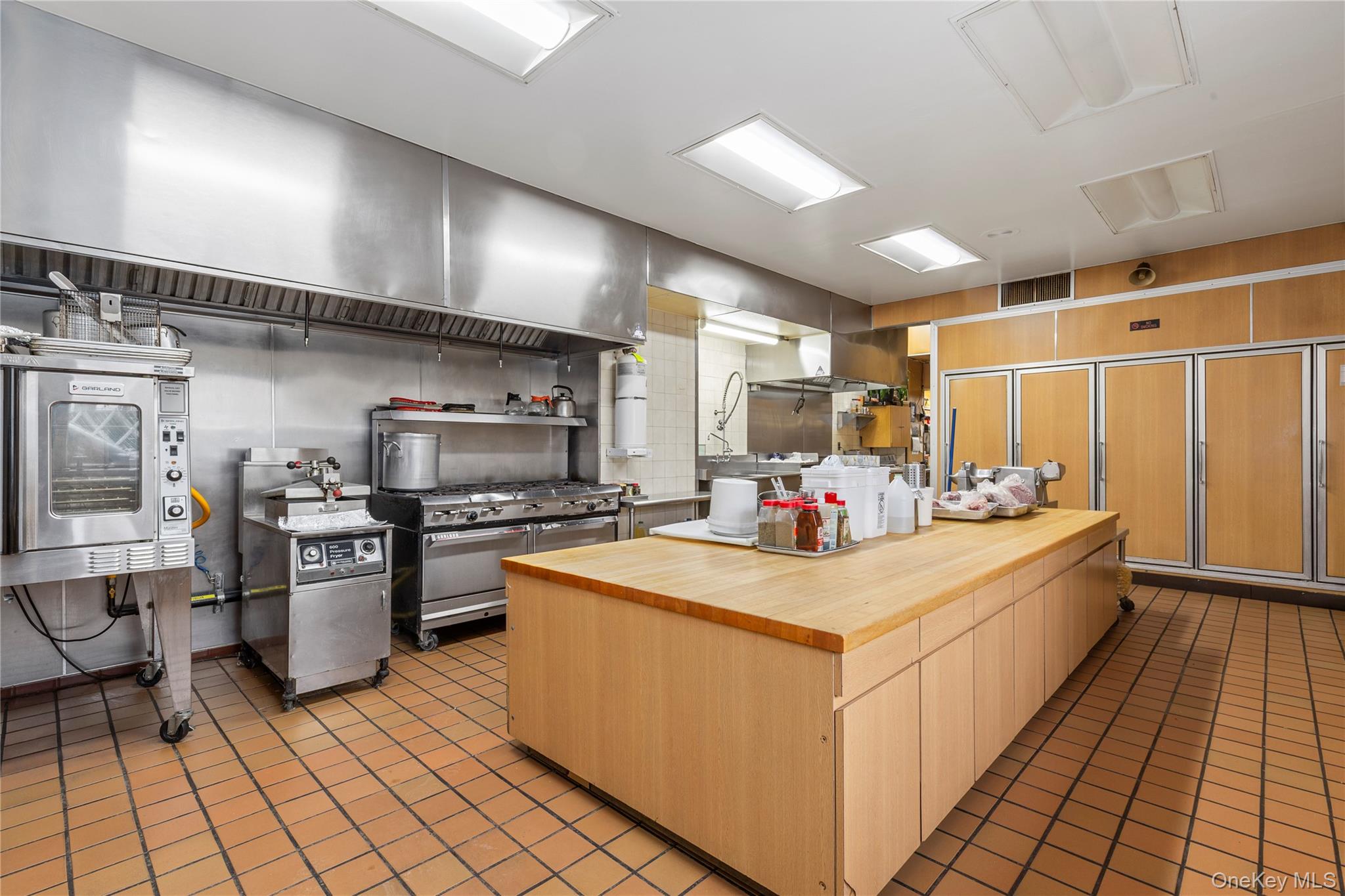 #4 photo, 94-12 Jamaica Avenue, Woodhaven , NY 11421