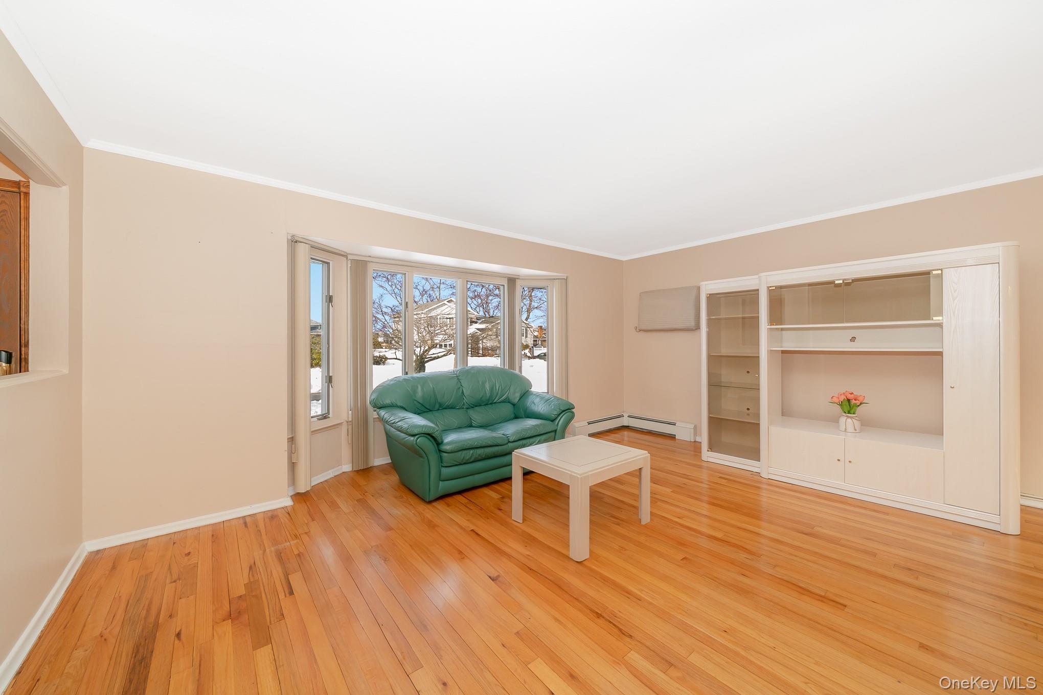 #11 photo, 4 Nottinghill Drive, Massapequa , NY 11758