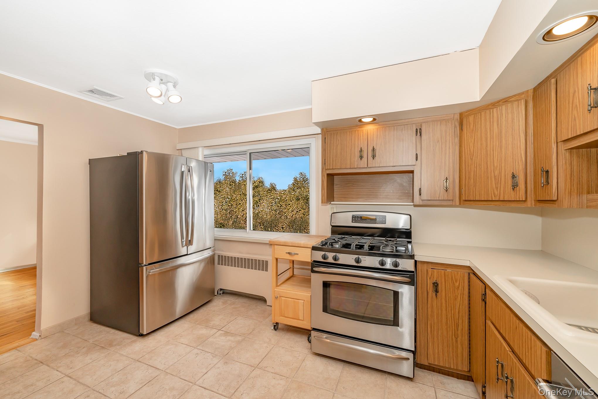 #16 photo, 4 Nottinghill Drive, Massapequa , NY 11758