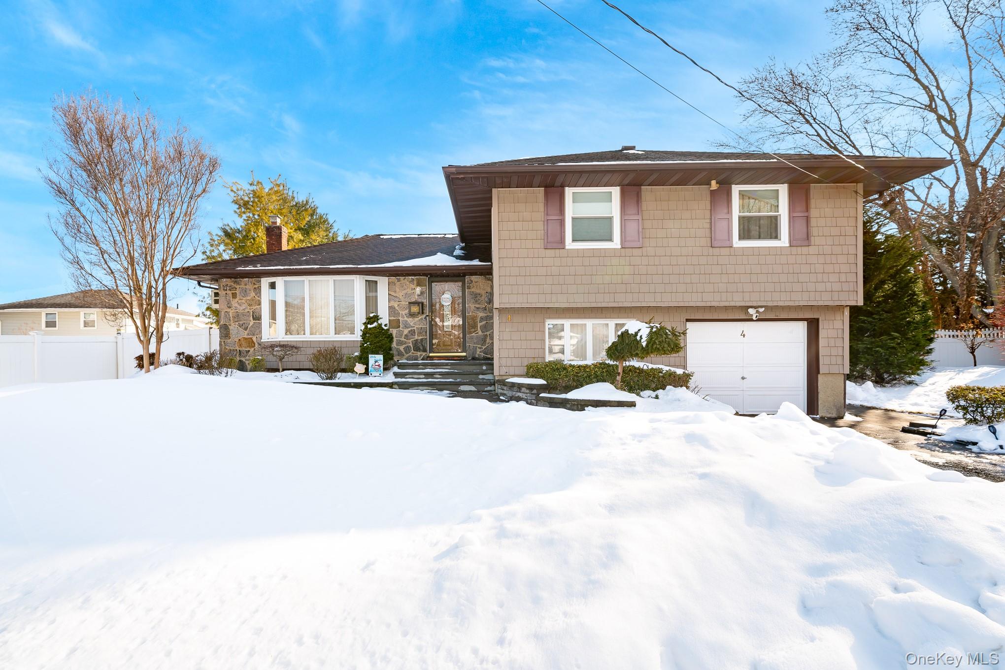 #3 photo, 4 Nottinghill Drive, Massapequa , NY 11758