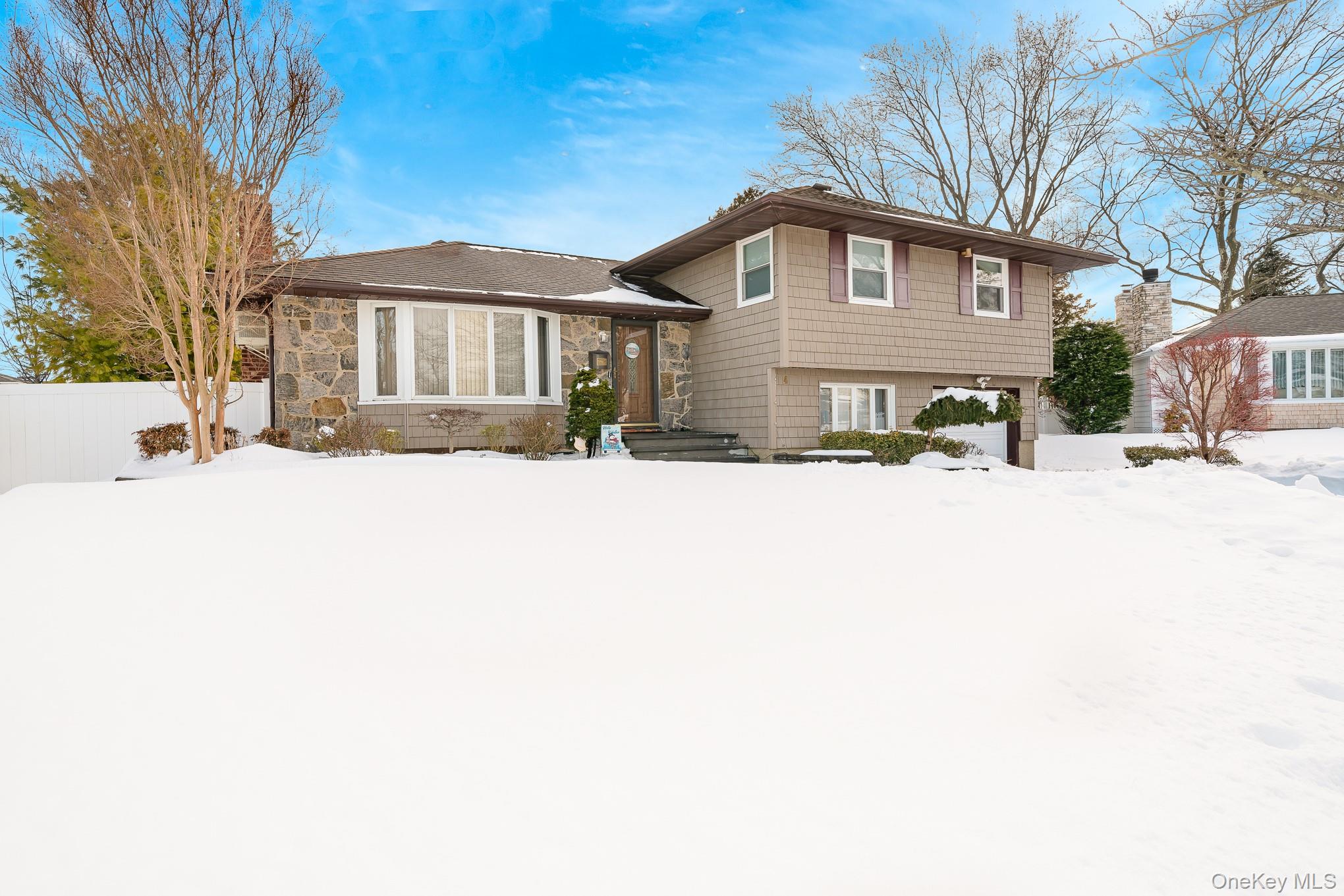 #5 photo, 4 Nottinghill Drive, Massapequa , NY 11758