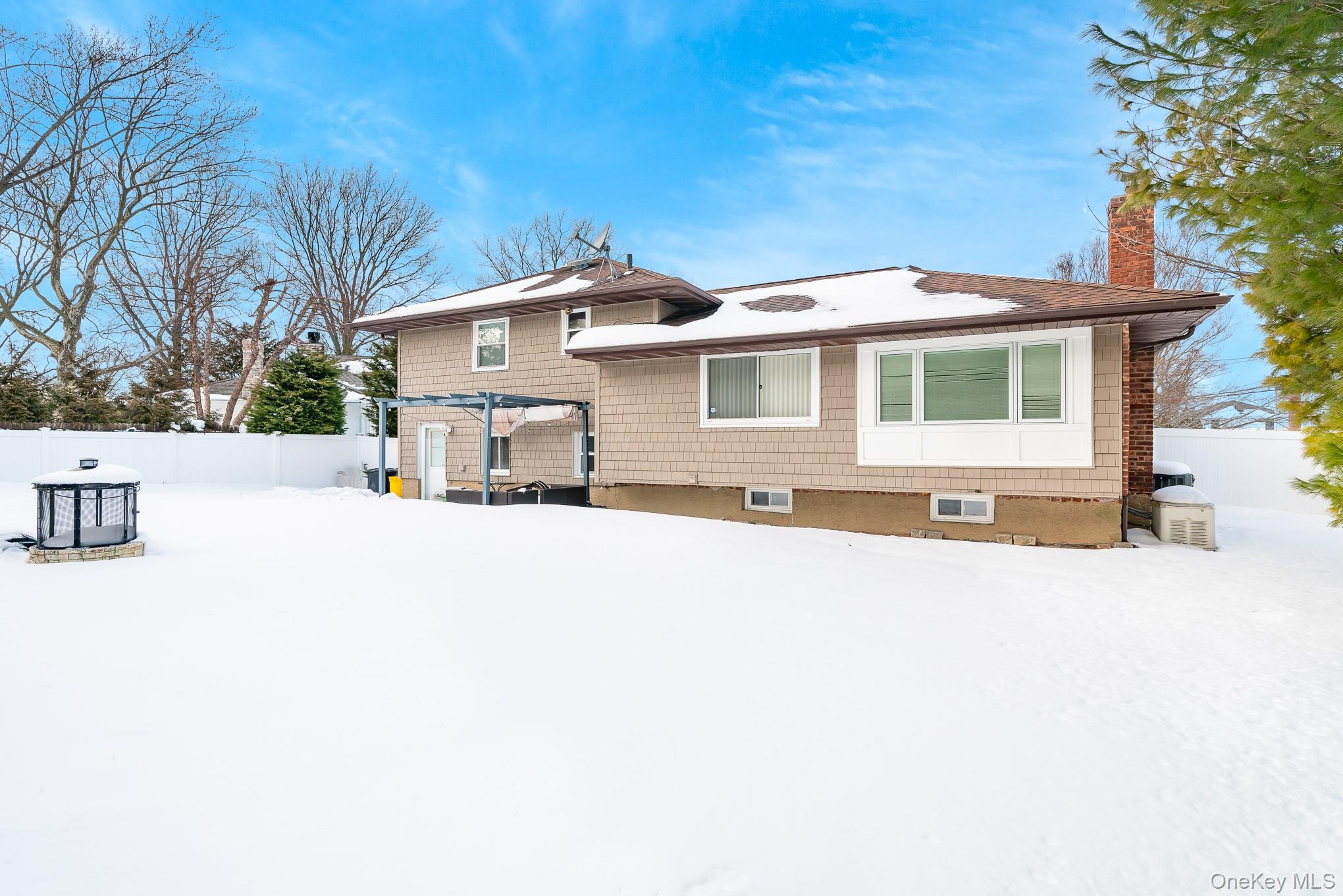 #8 photo, 4 Nottinghill Drive, Massapequa , NY 11758