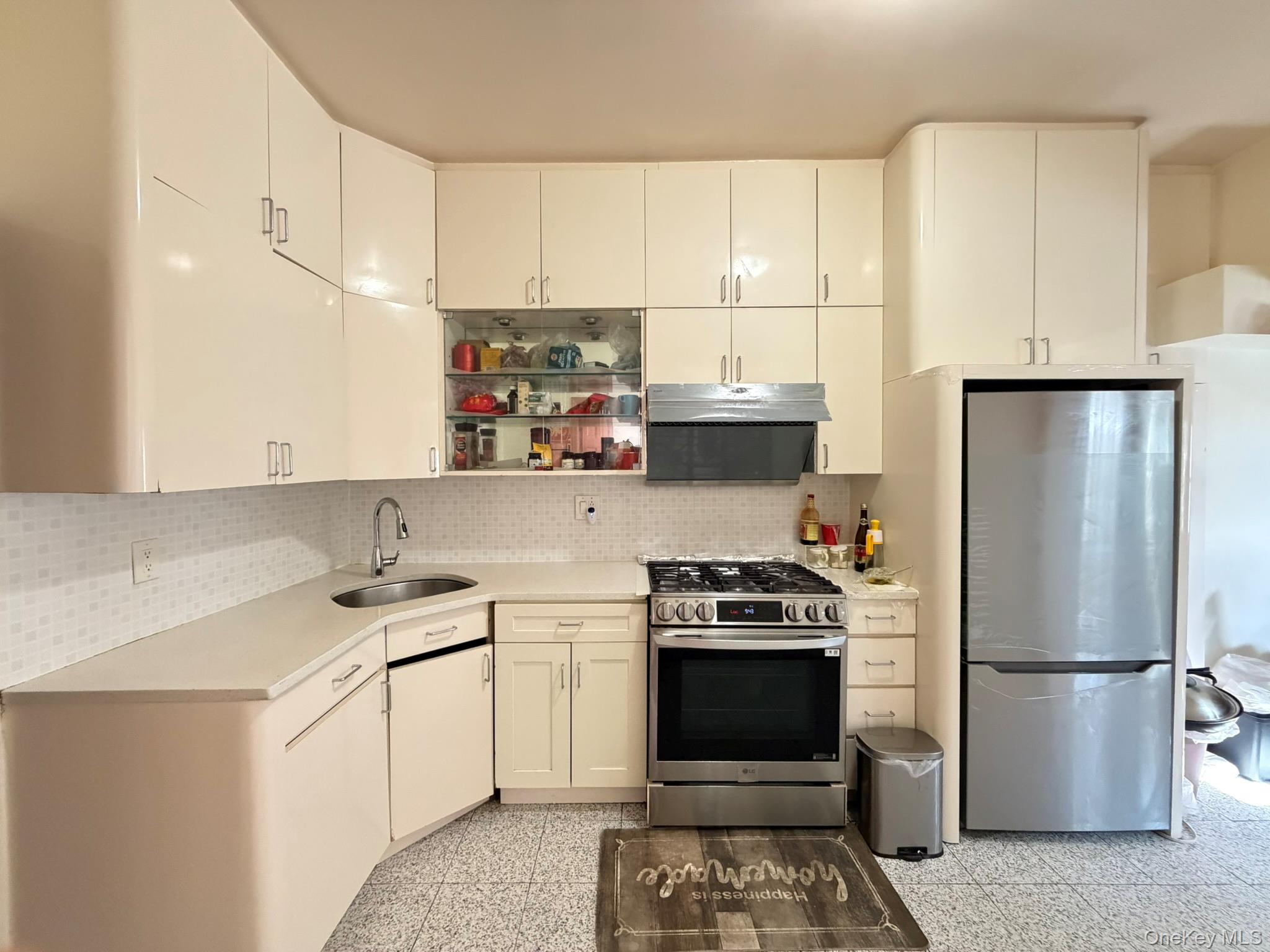 #13 photo, 54-35 69th Lane, كوينز Maspeth , NY 11378