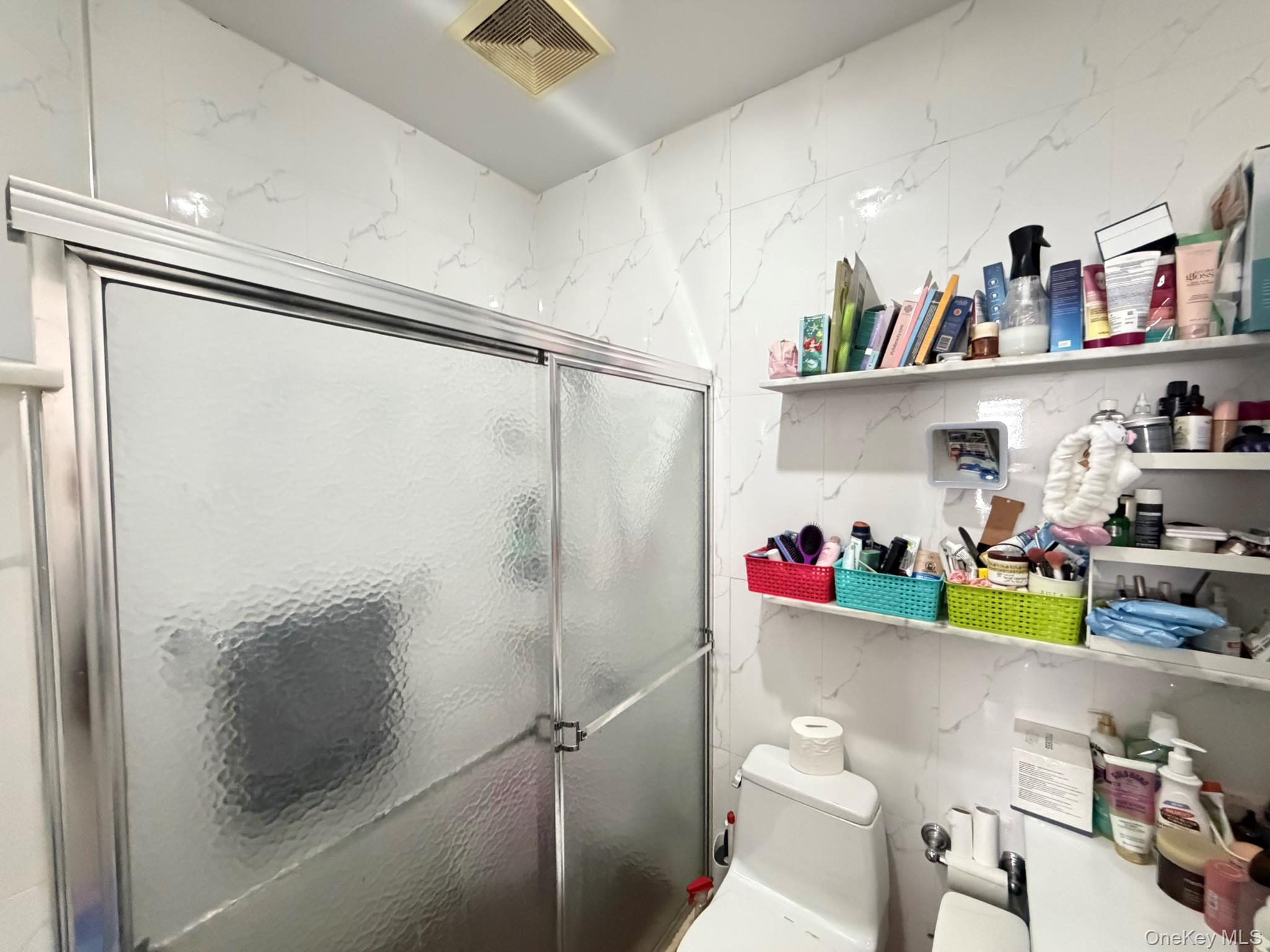 #15 photo, 54-35 69th Lane, كوينز Maspeth , NY 11378