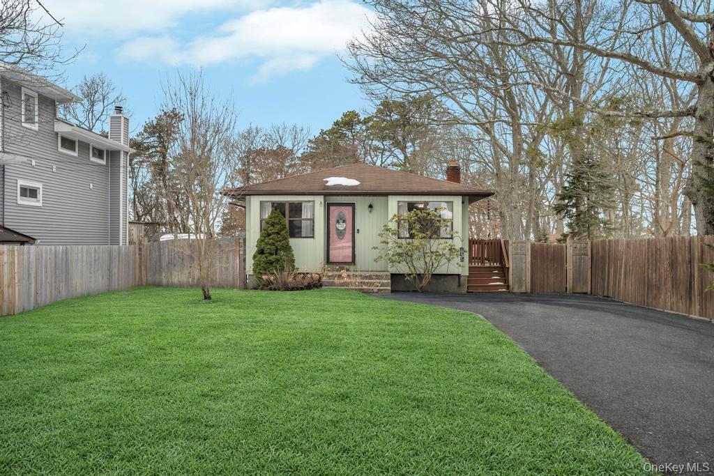 #1 photo, 427 Helene Avenue, Саффолк ‖ Shirley , NY 11967