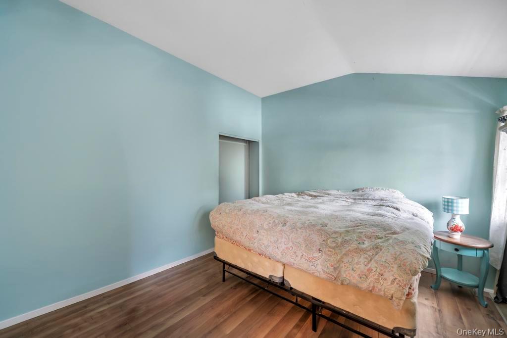 #19 photo, 427 Helene Avenue, Shirley , NY 11967