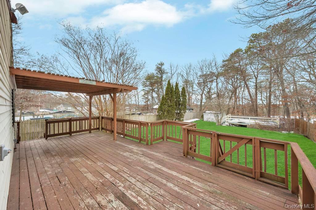 #7 photo, 427 Helene Avenue, Shirley , NY 11967