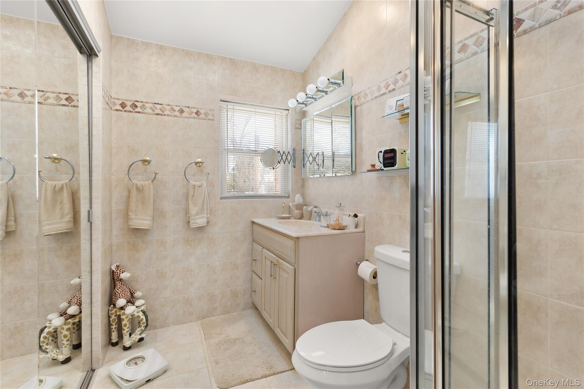 #10 photo, 24 King Avenue, Melville , NY 11747