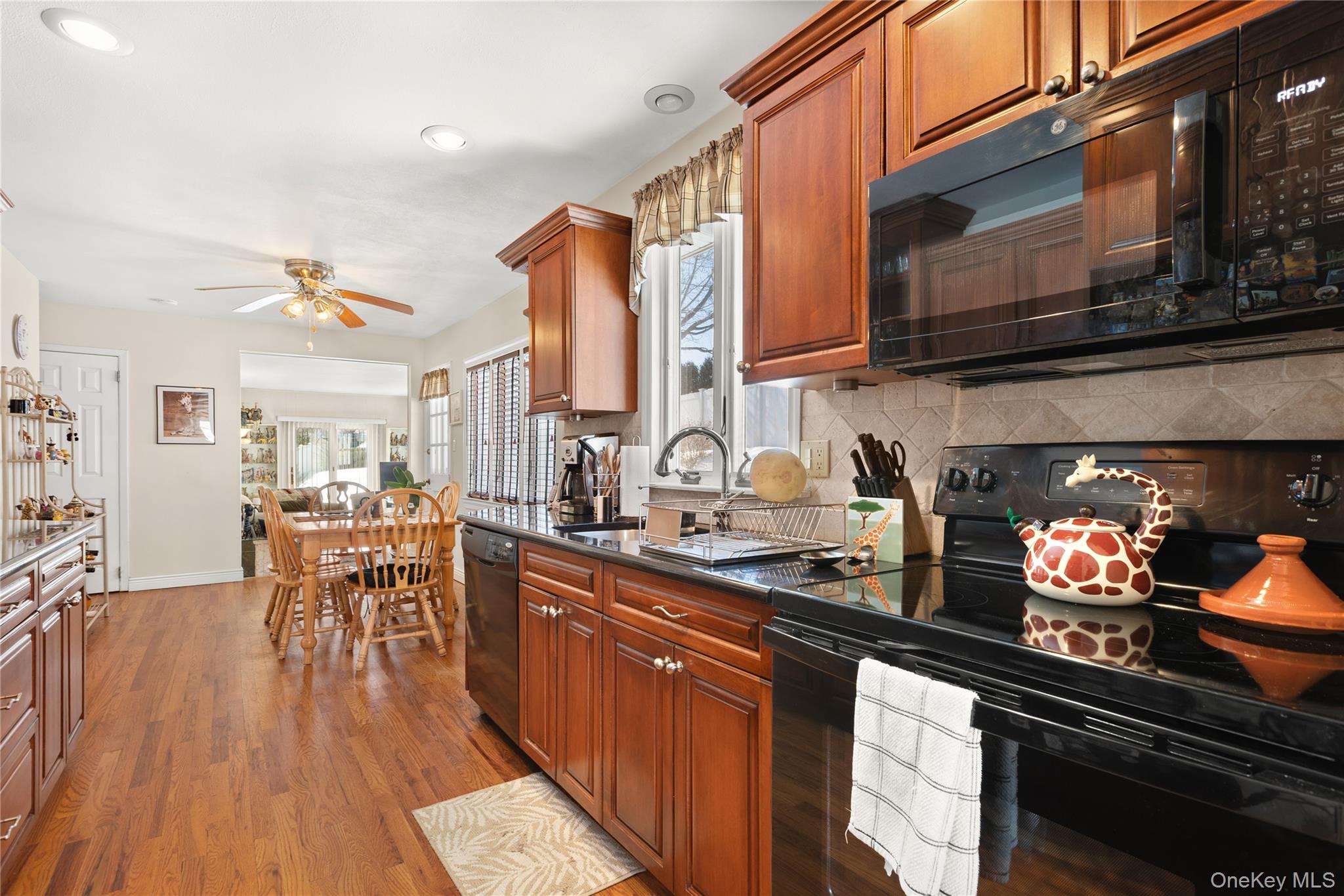 #18 photo, 24 King Avenue, Melville , NY 11747