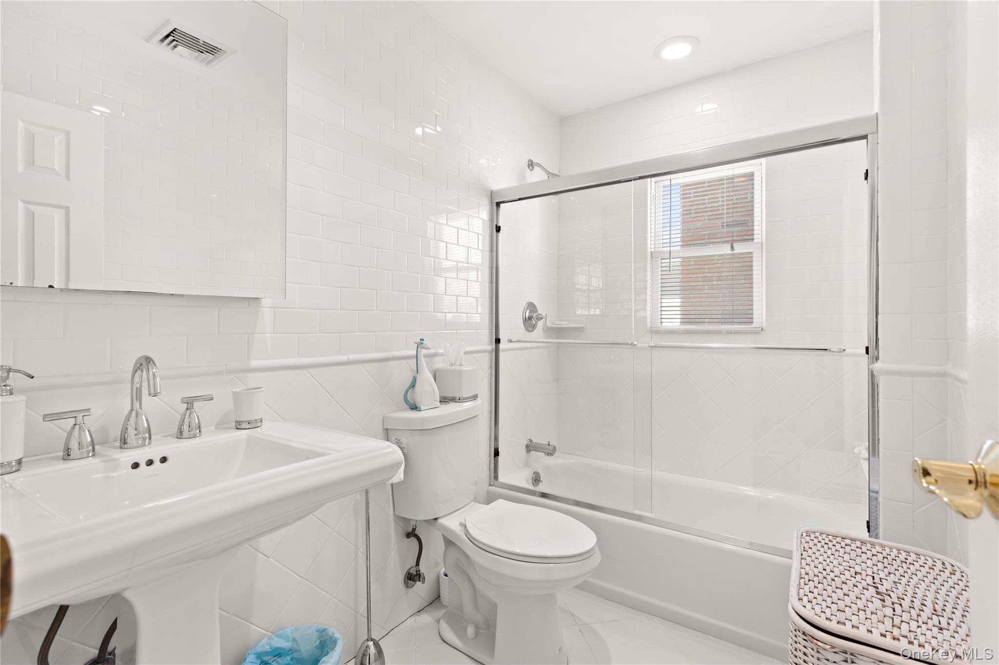 #9 photo, 24 King Avenue, Melville , NY 11747