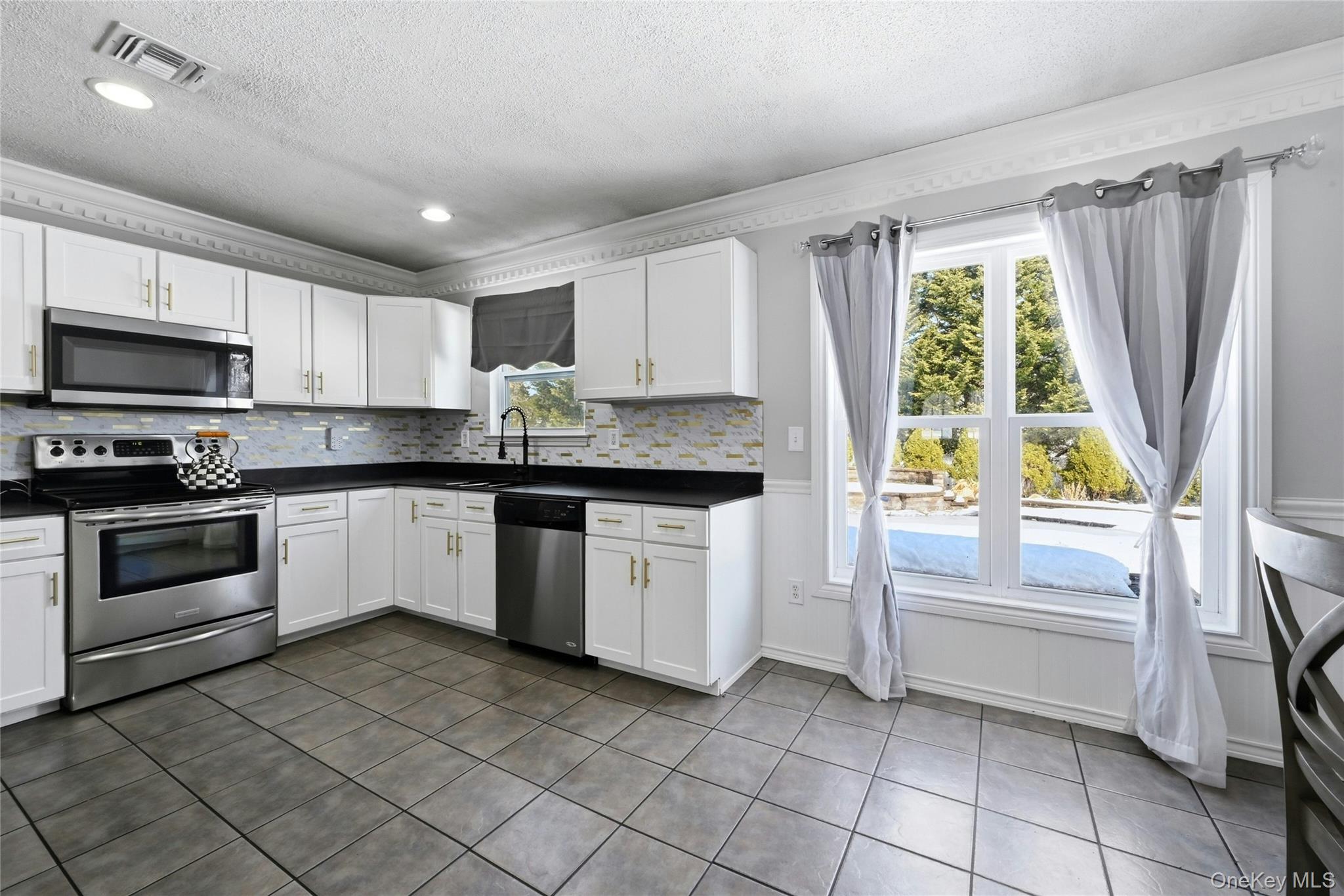 #10 photo, 7 Harwood Way, Coram , NY 11727