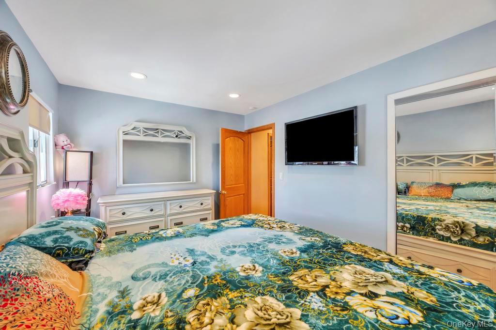 #12 photo, 2 Valley Greens Drive, Valley Stream , NY 11581