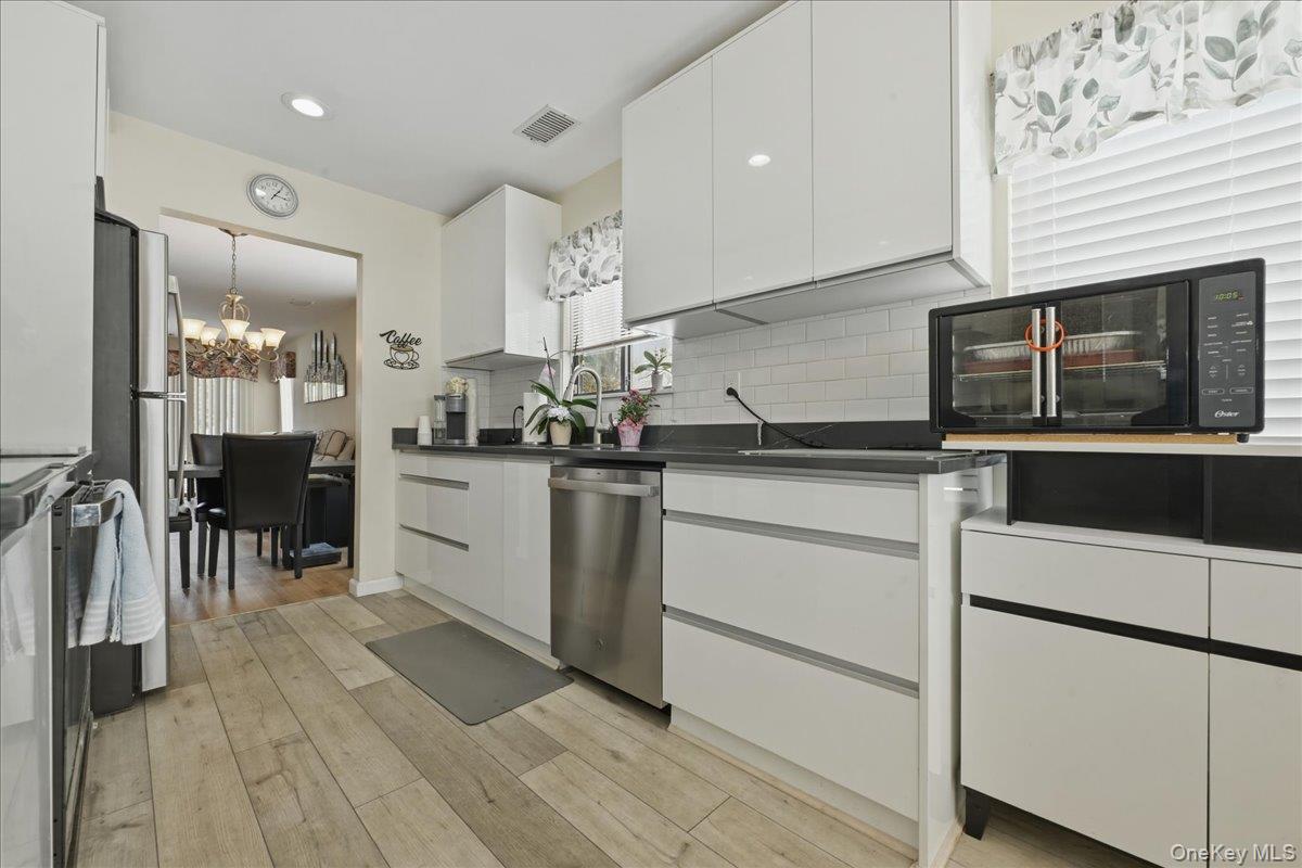 #6 photo, 31 Stanford Court, Wantagh , NY 11793