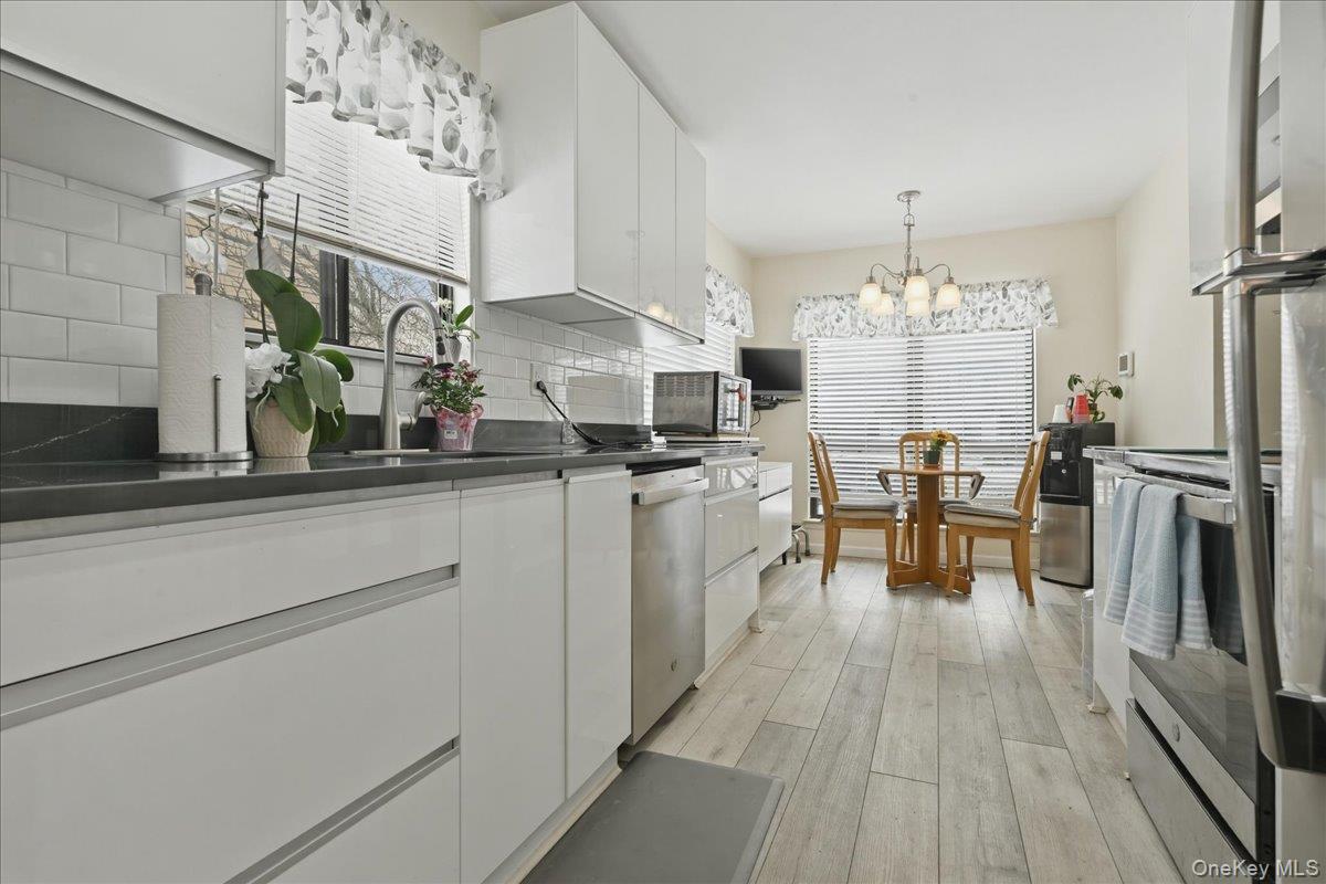 #8 photo, 31 Stanford Court, Wantagh , NY 11793