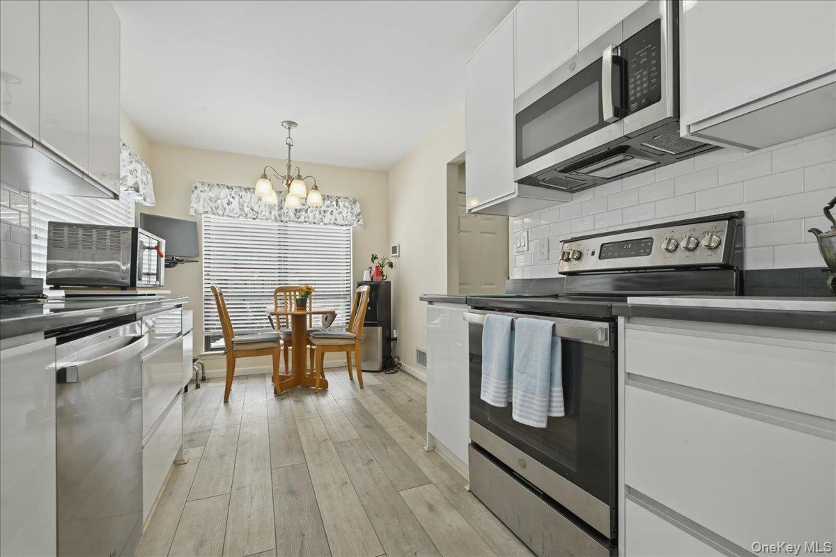 #9 photo, 31 Stanford Court, Wantagh , NY 11793