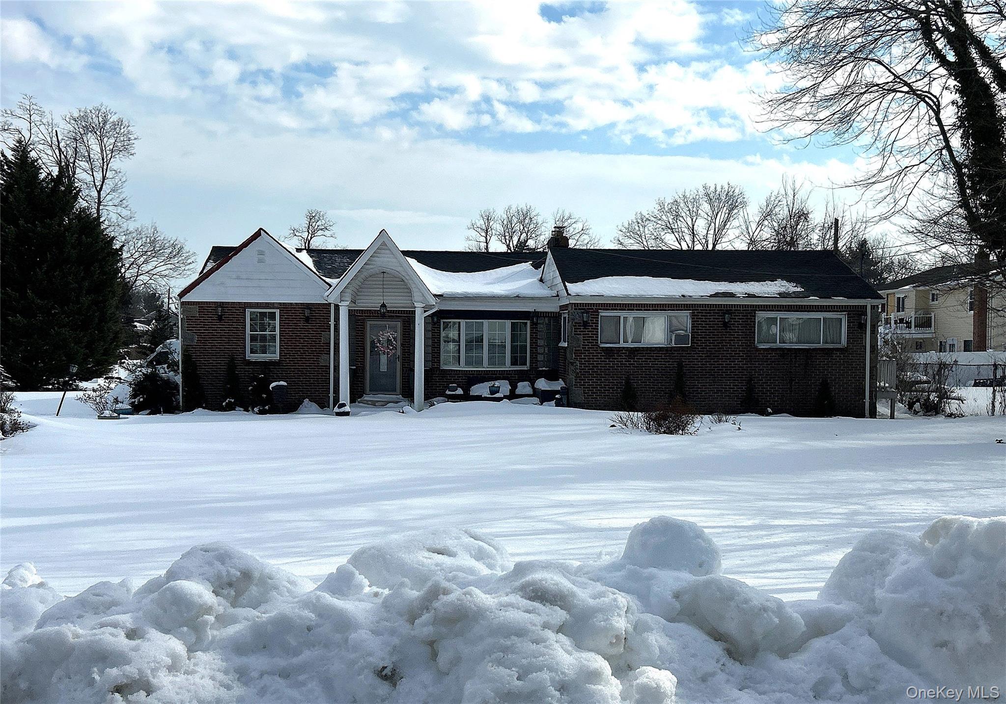 #1 photo, 38 Hilltop Lane, Wheatley Heights , NY 11798