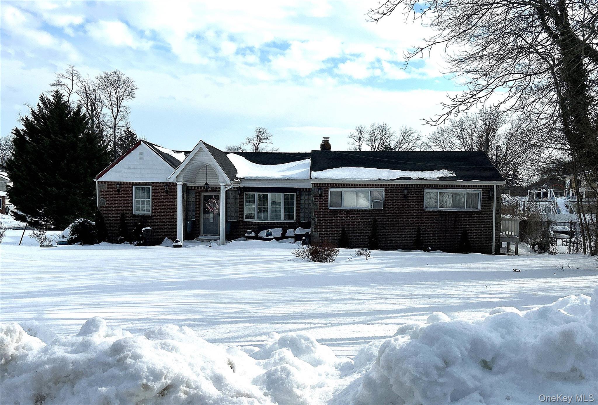 #2 photo, 38 Hilltop Lane, Wheatley Heights , NY 11798