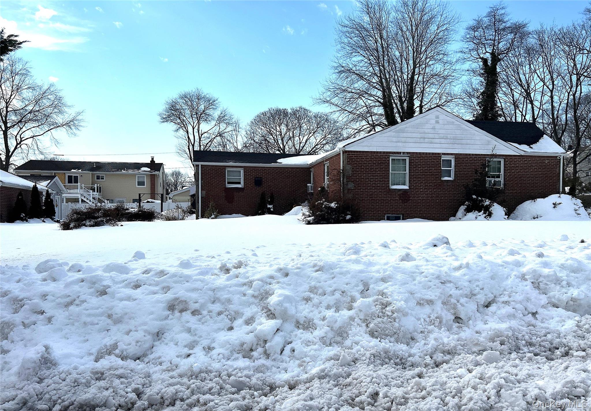 #3 photo, 38 Hilltop Lane, Wheatley Heights , NY 11798