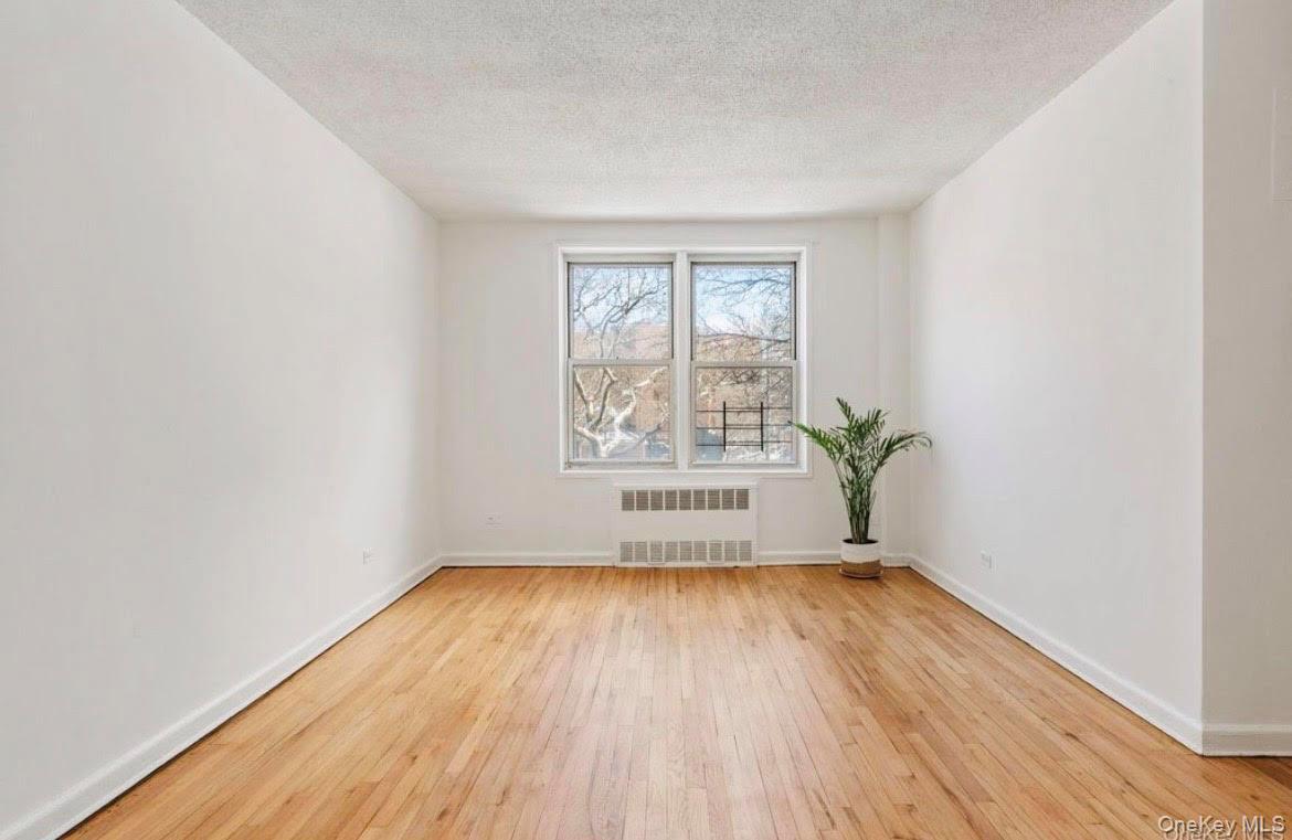 #3 photo, 3304 93rd Street, 뉴욕퀸즈 Jackson Heights , NY 11372