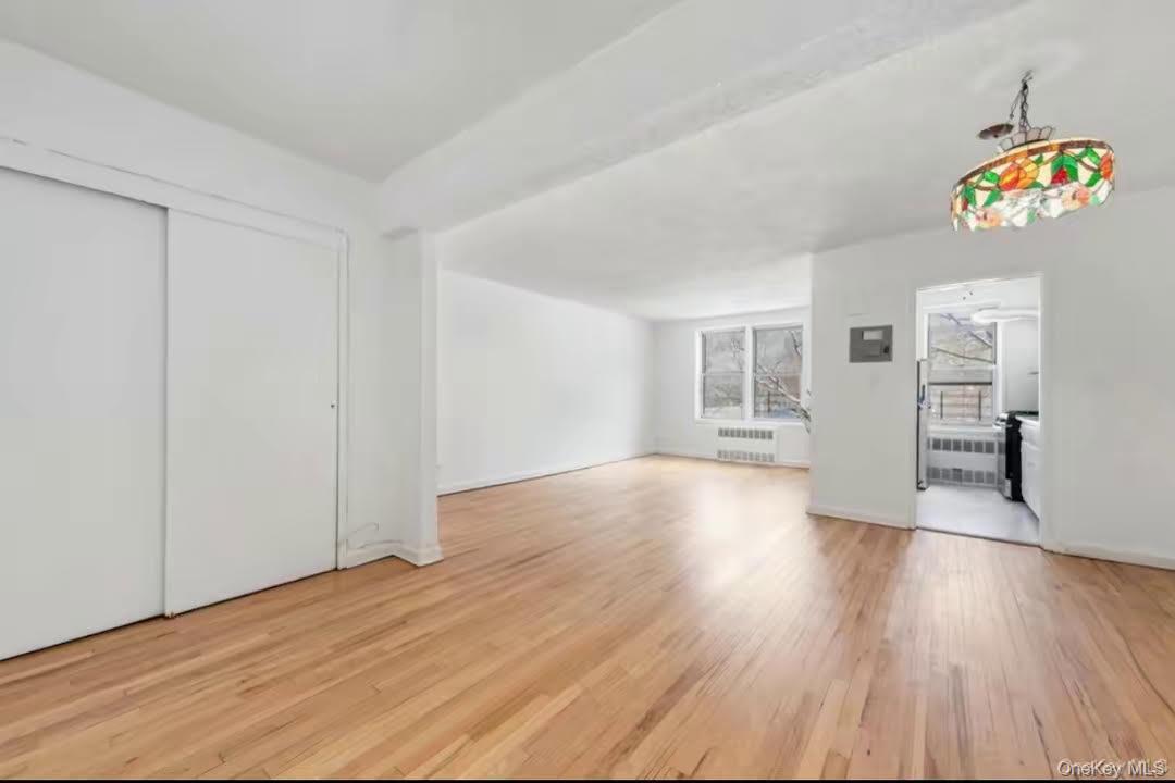 #4 photo, 3304 93rd Street, 뉴욕퀸즈 Jackson Heights , NY 11372